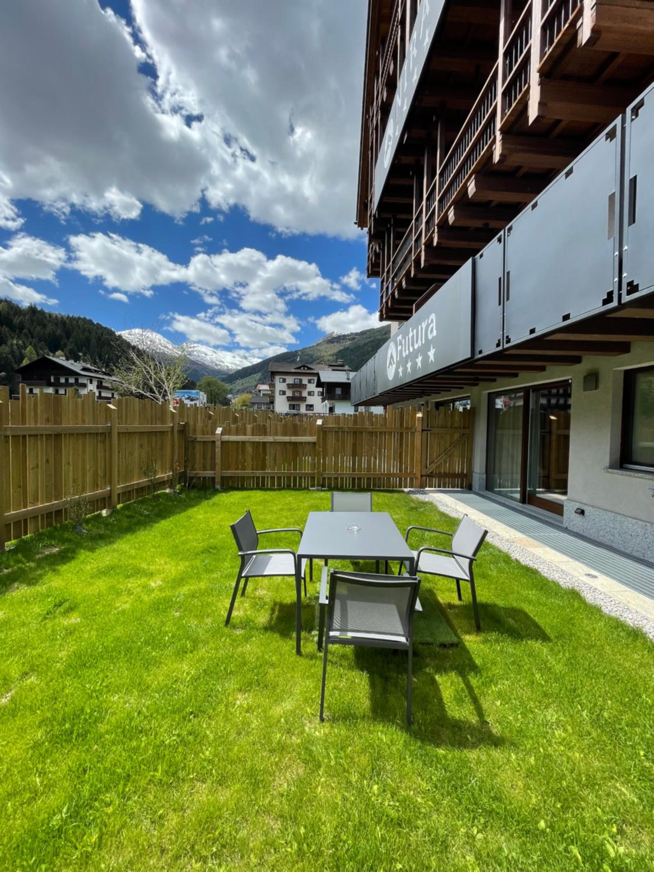 Apartment with Garden  - Photo 9