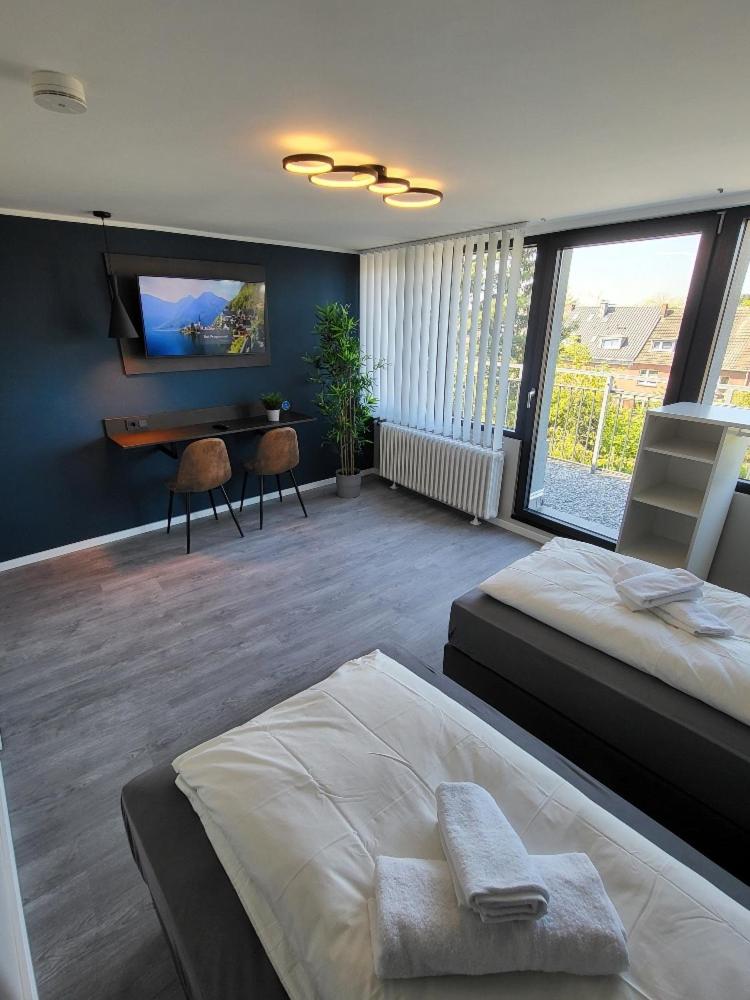 Apartment with Balcony photo 2