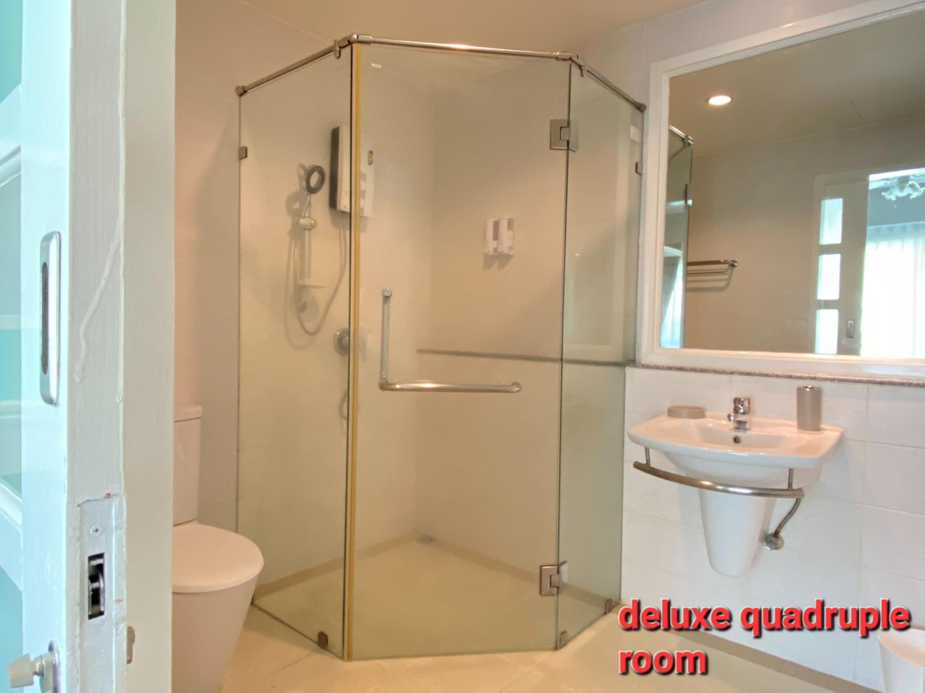 Deluxe Quadruple Room photo 2