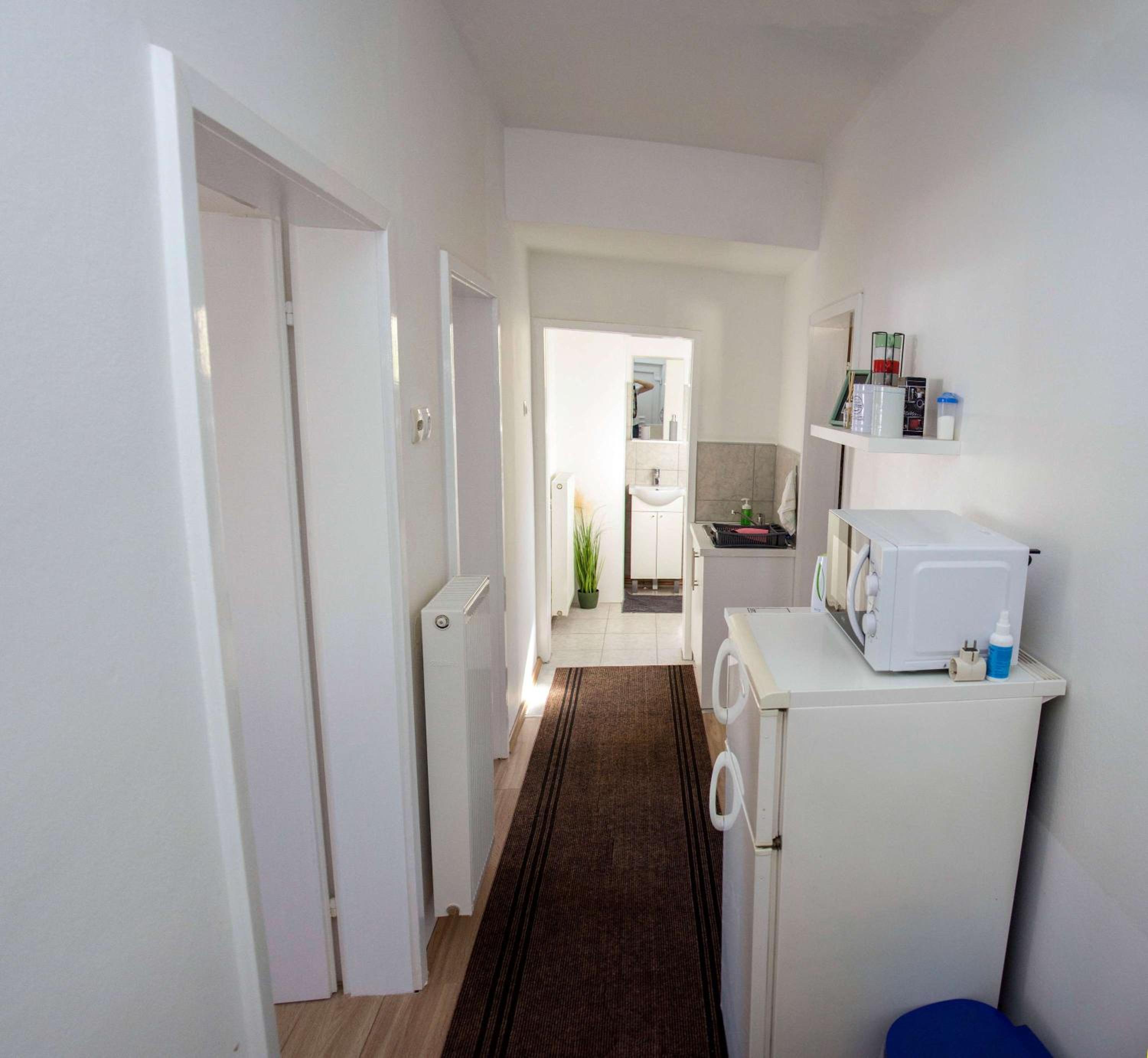 Apartment photo 2