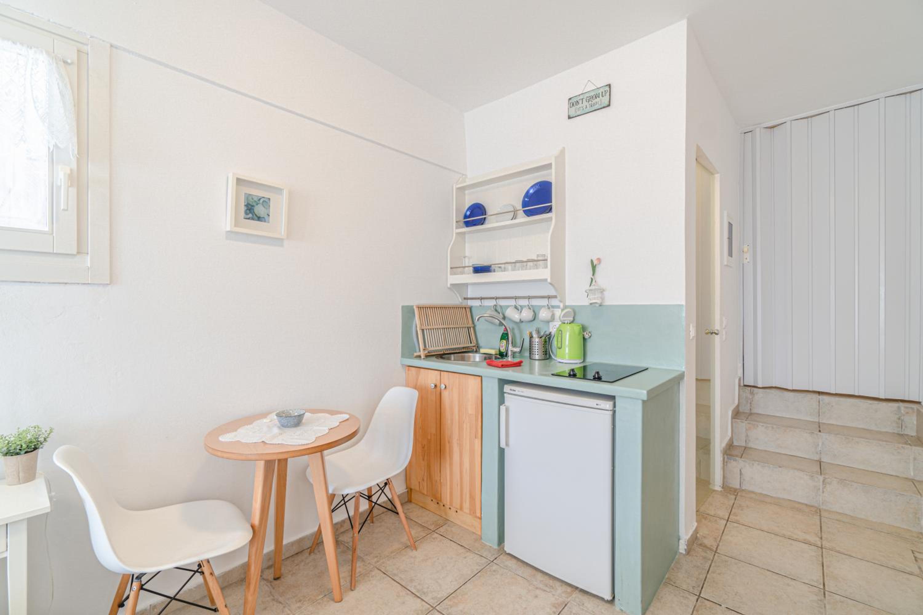 Studio with Private Balcony - Photo 6