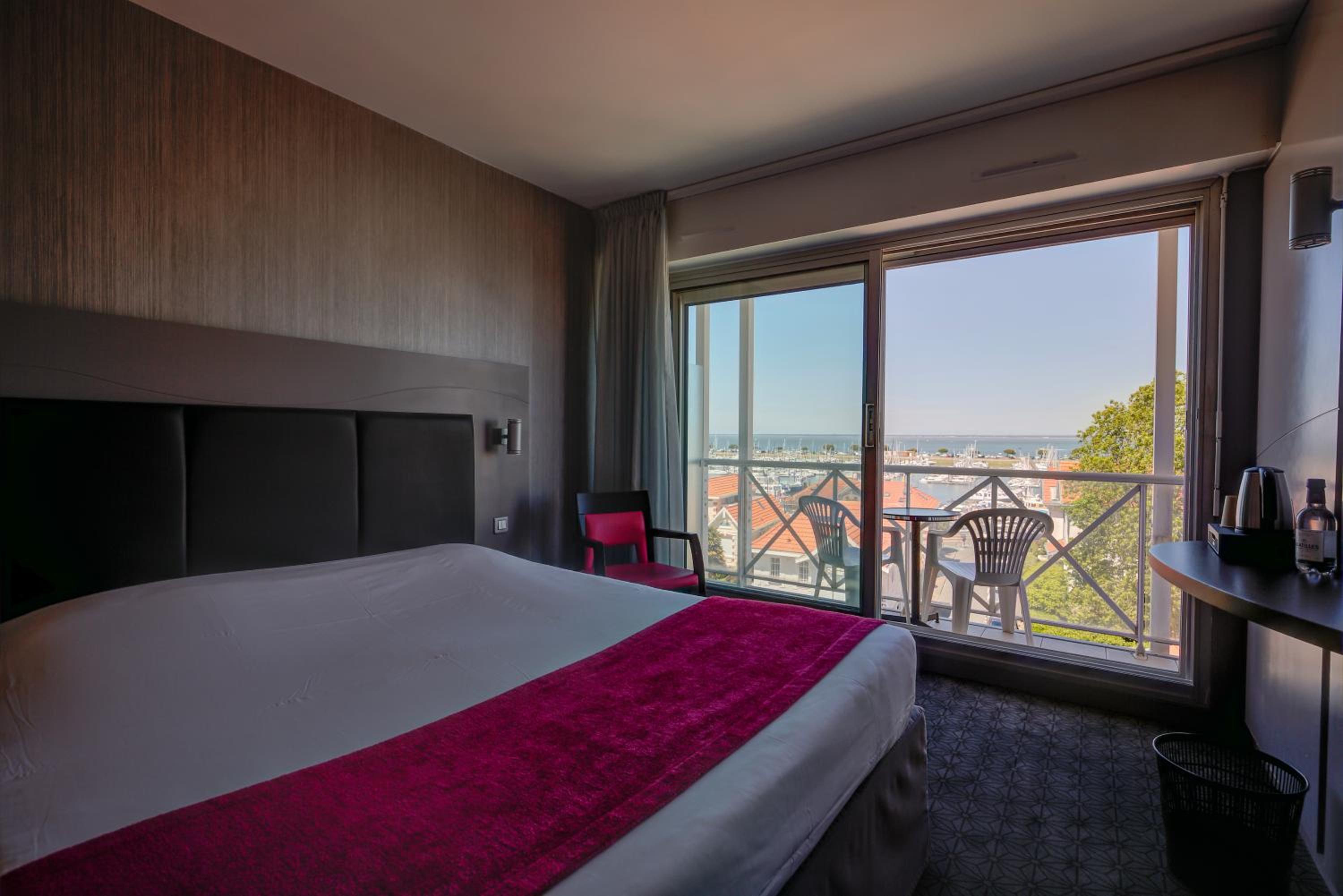 Superior Double Room with Sea View - Photo 7