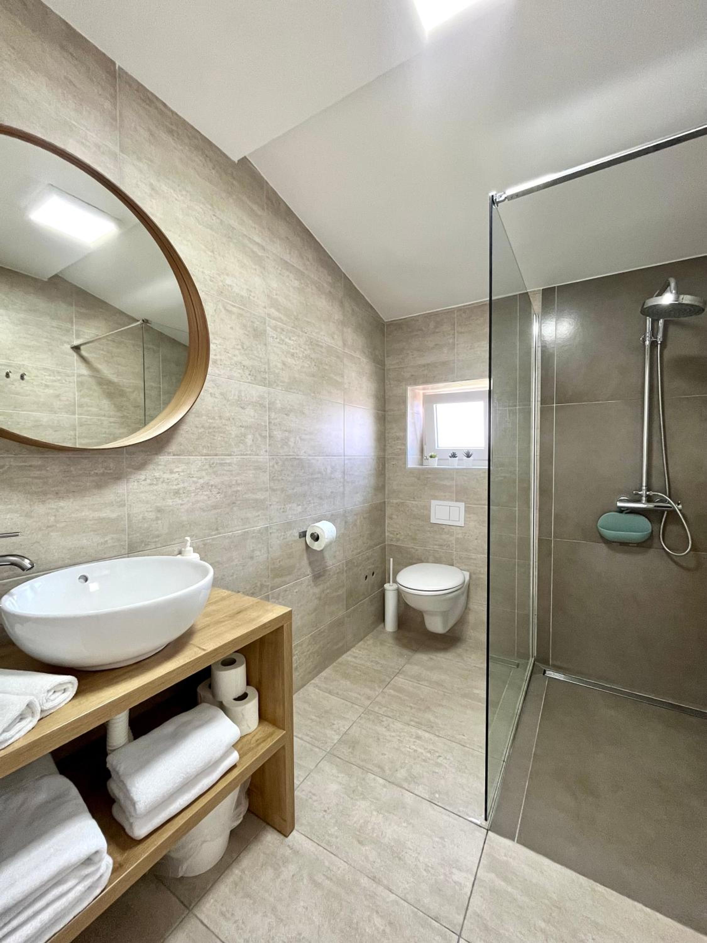 Double Room with Pool View - Photo 7