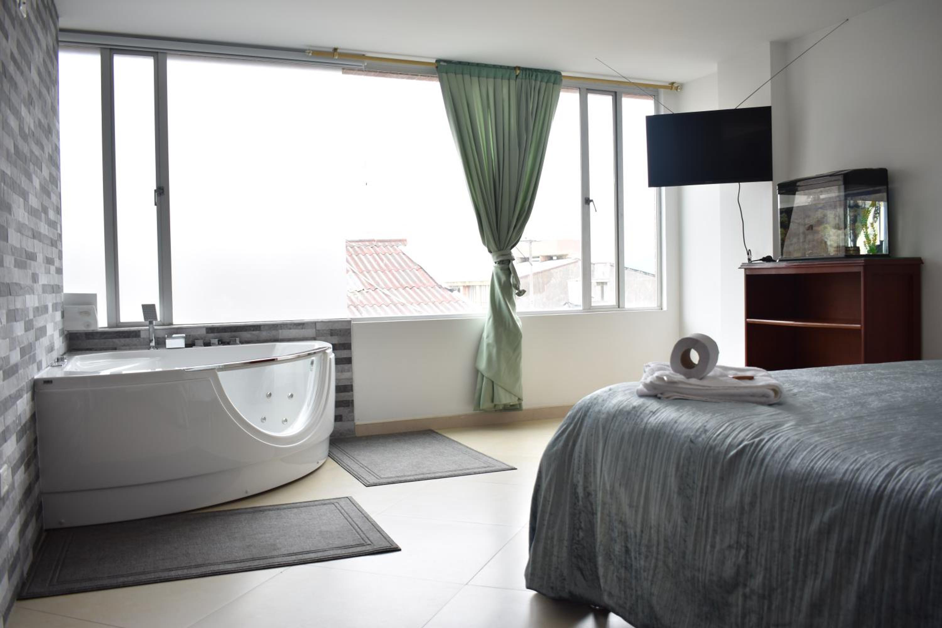 Deluxe Suite with Spa Bath photo 1