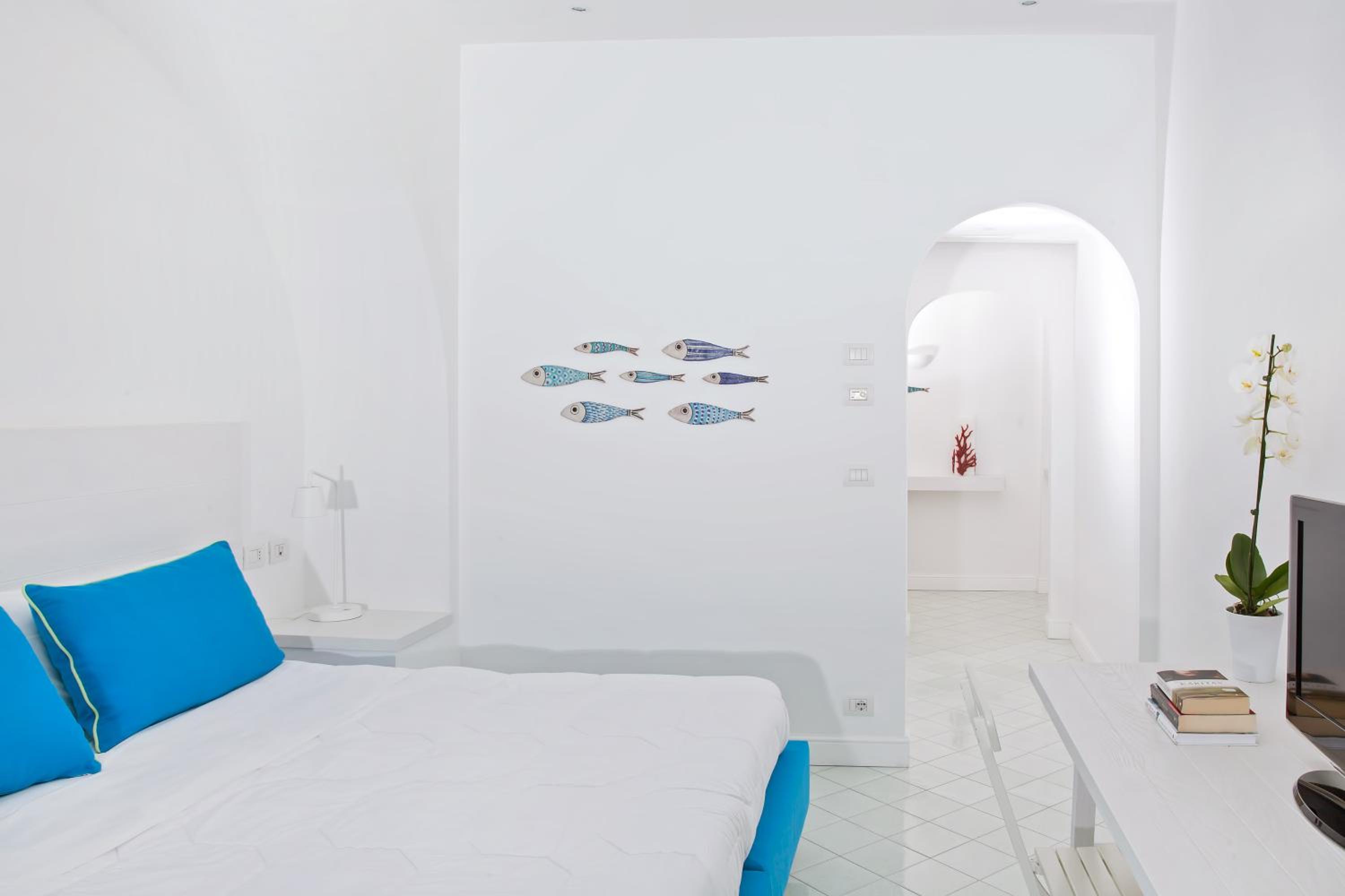Double or Twin Room with Sea View photo 3