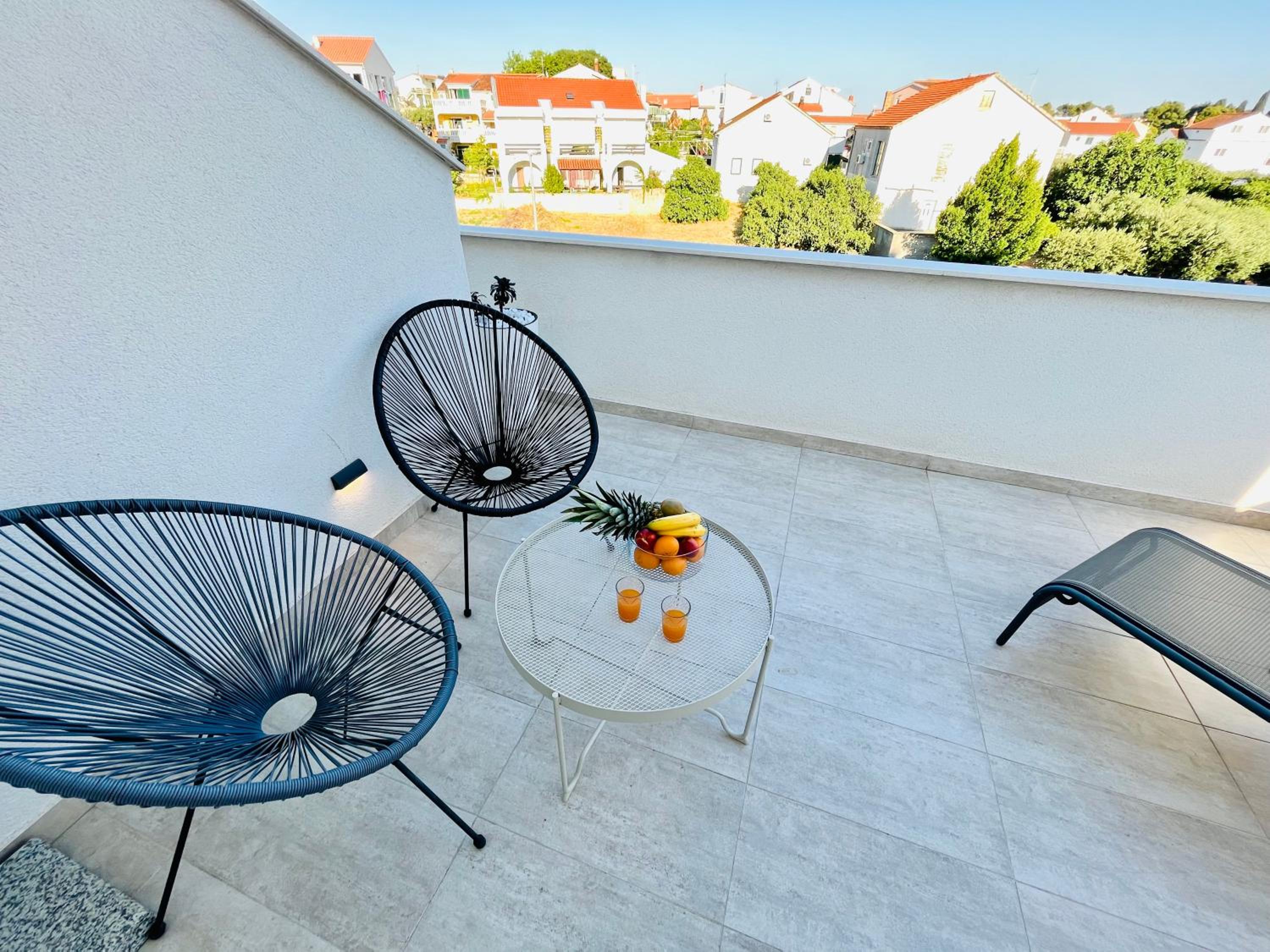 Double Room with Pool View - Photo 6