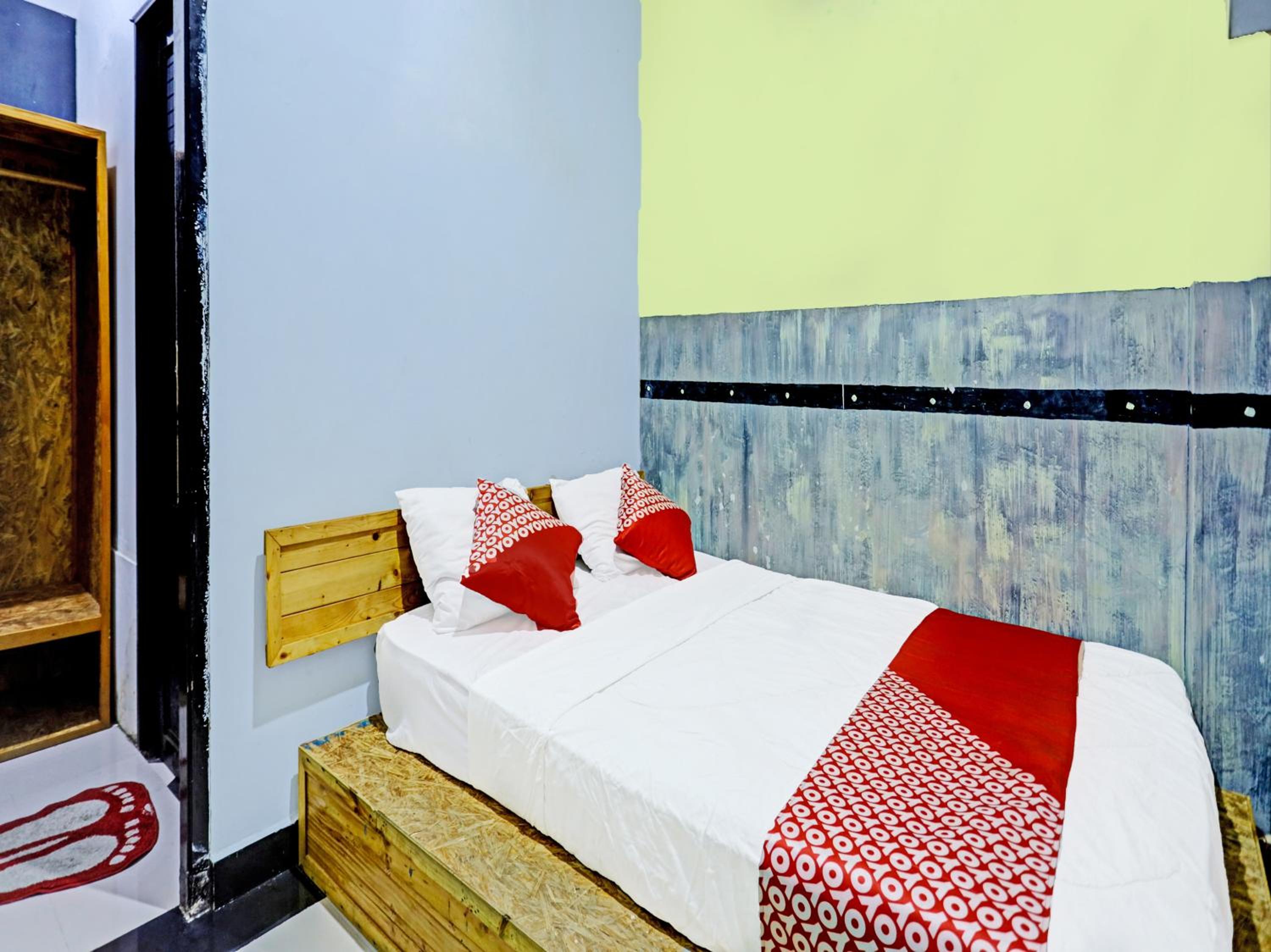 Standard King Room photo 2