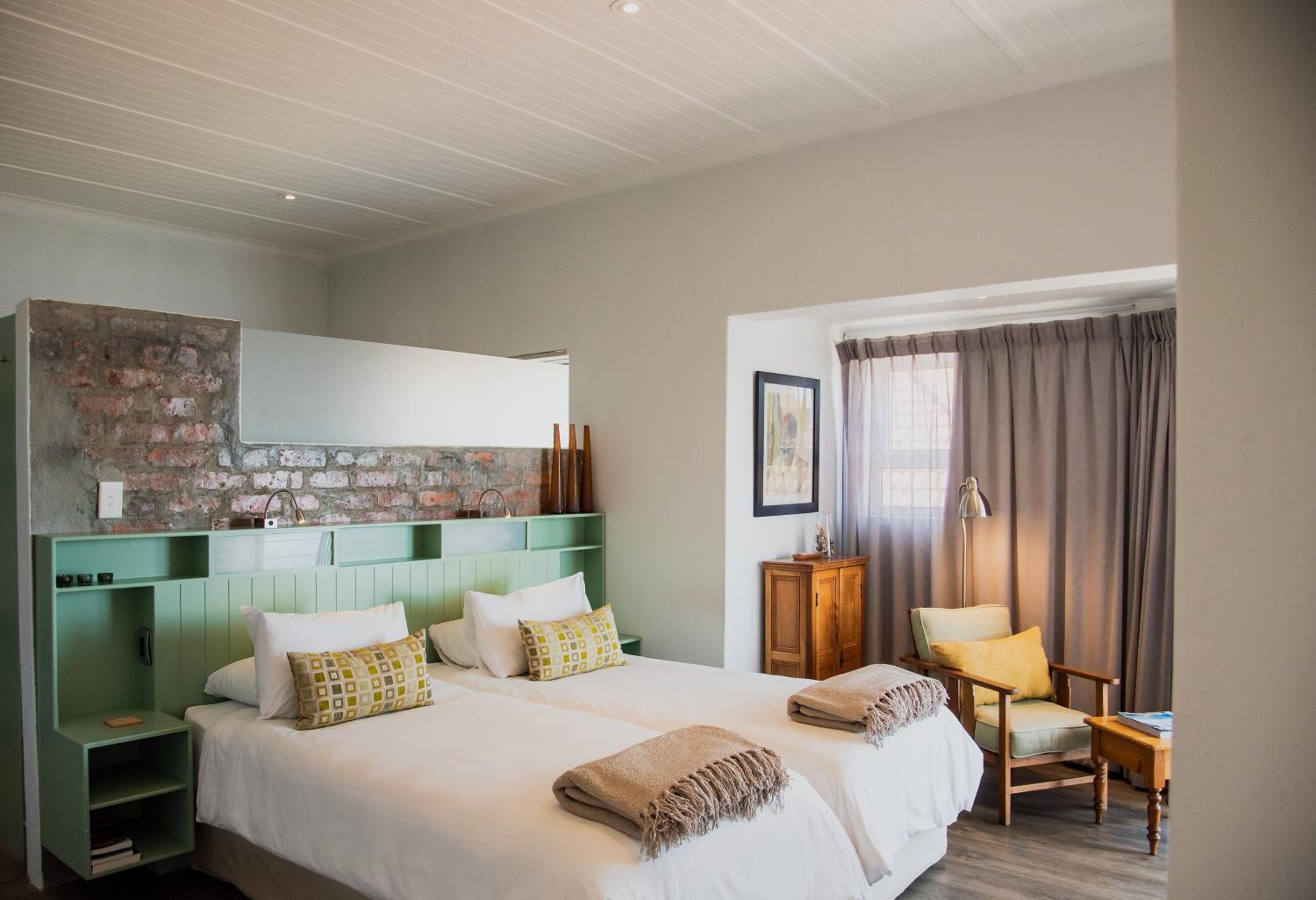 Standard Double Room - Photo 9