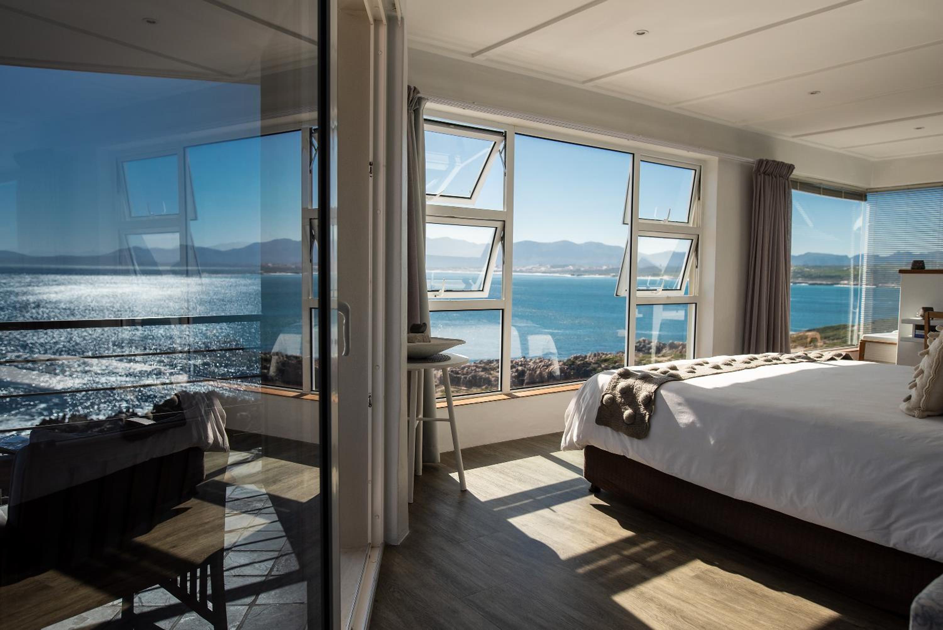 Suite with Sea View - Photo 3