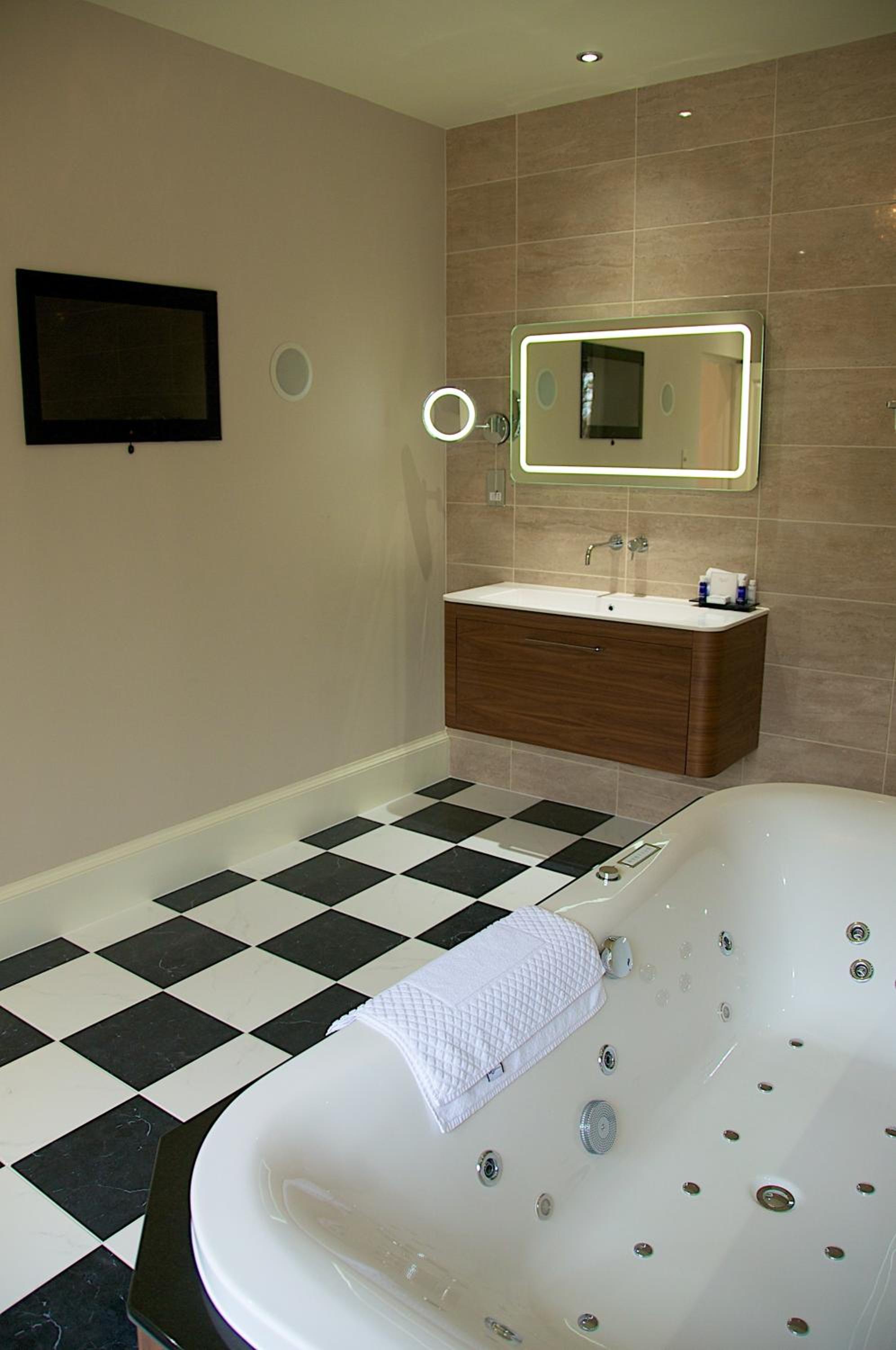 Suite - Photo 6