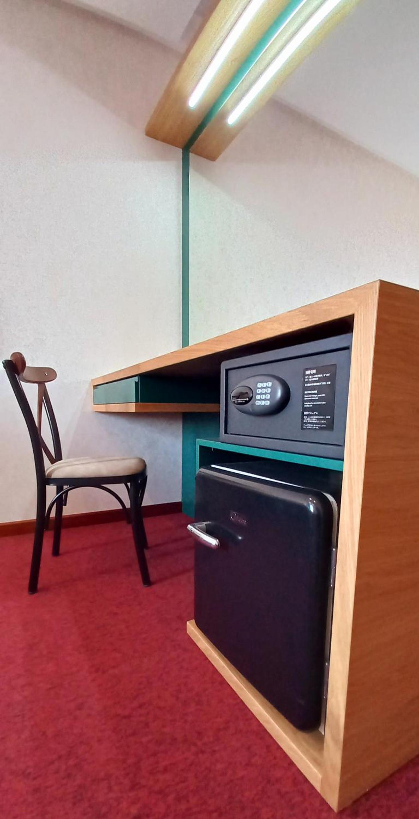 Deluxe Double or Twin Room with City View - Photo 6
