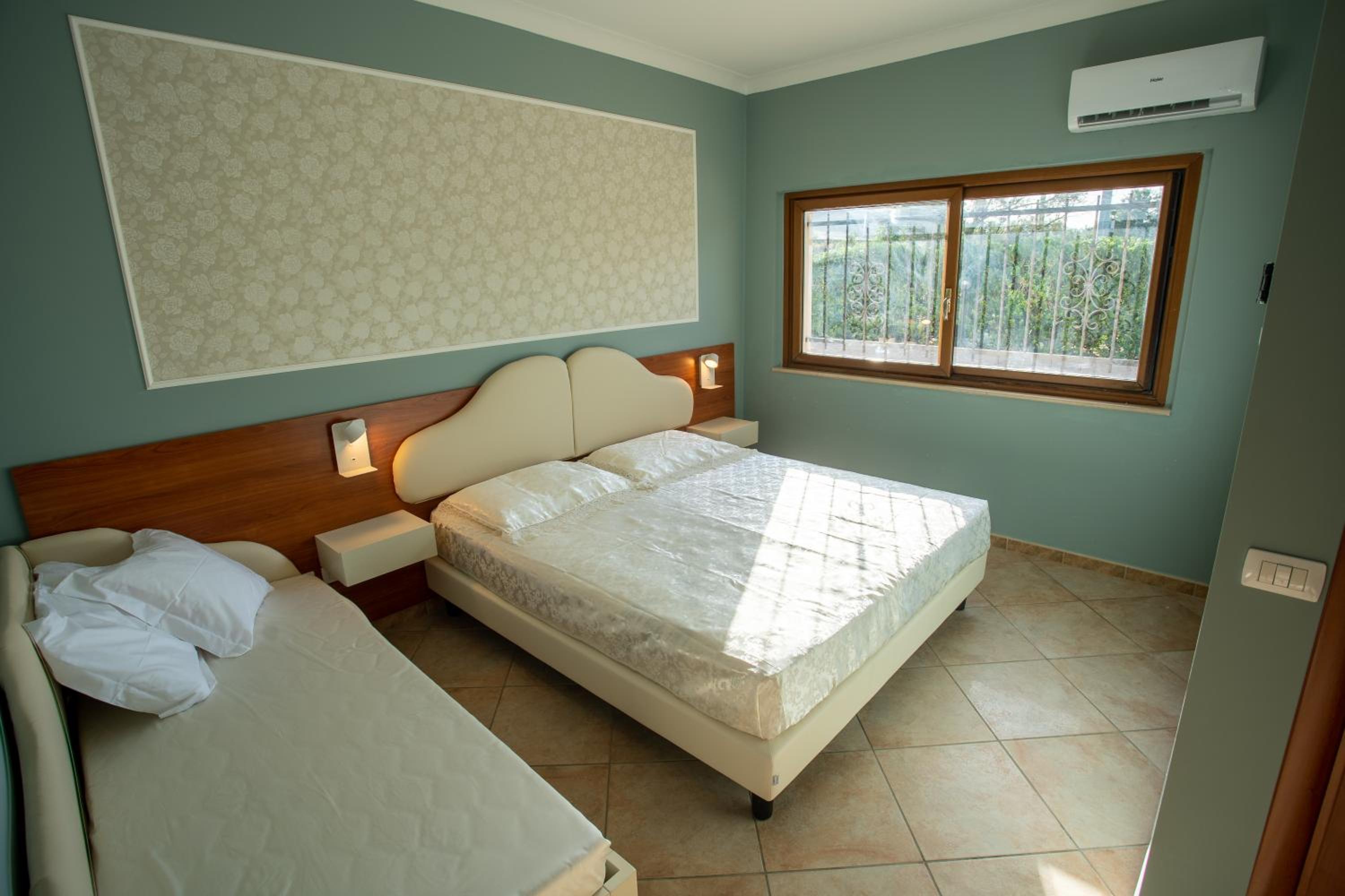 Deluxe Triple Room photo 2