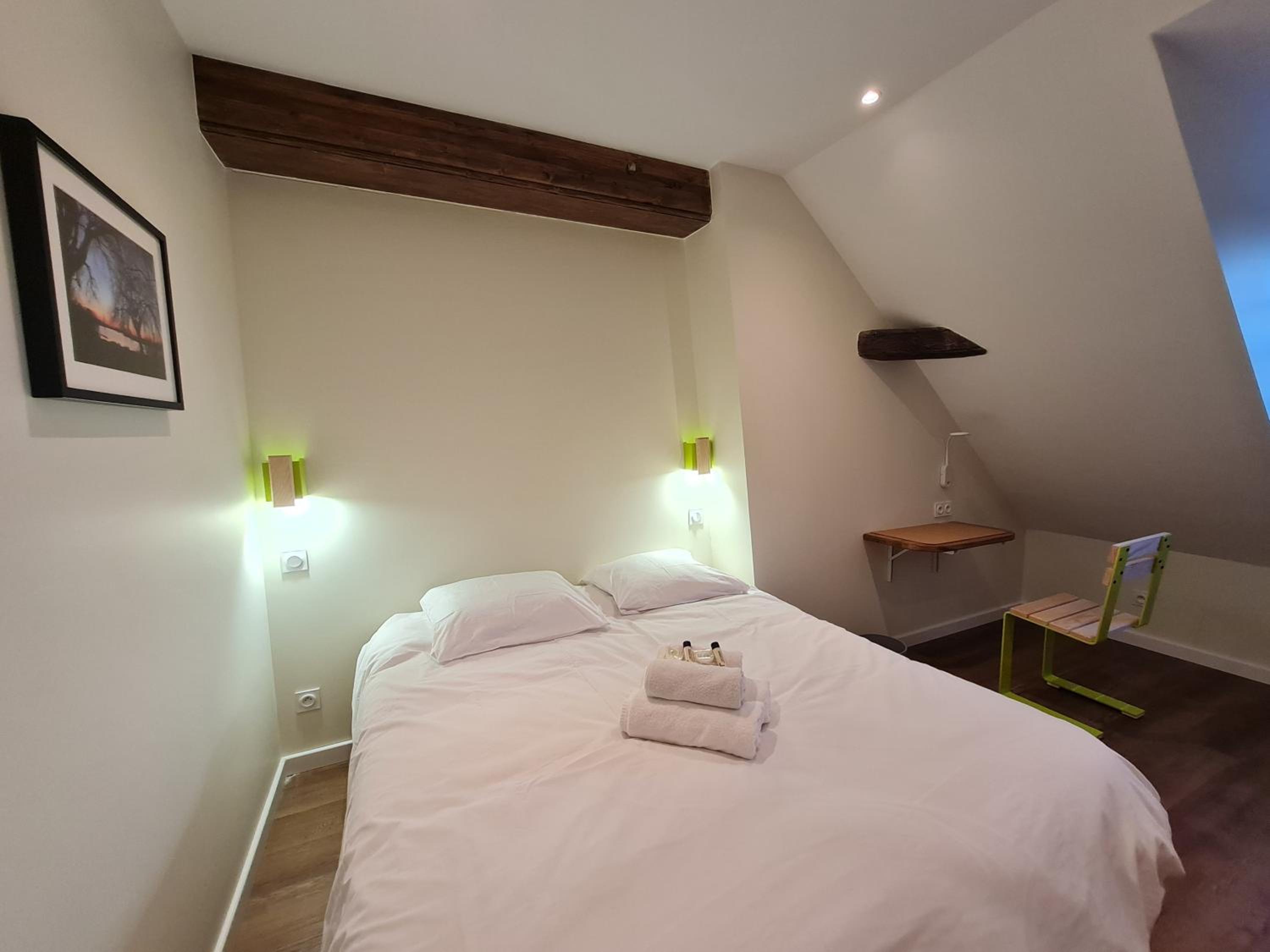 Double or Twin Room with Private Bathroom photo 3