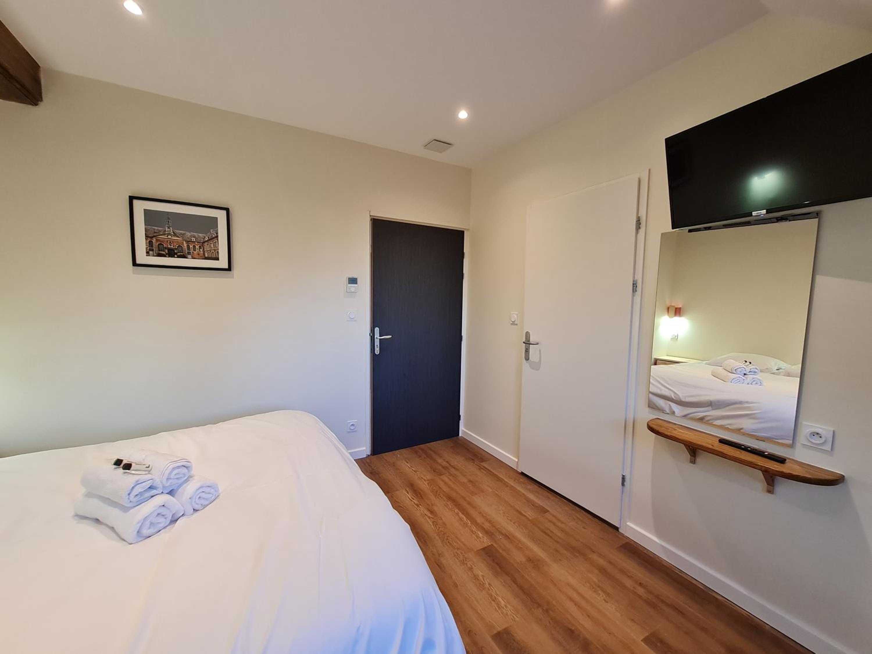 Double or Twin Room with Private Bathroom photo 1