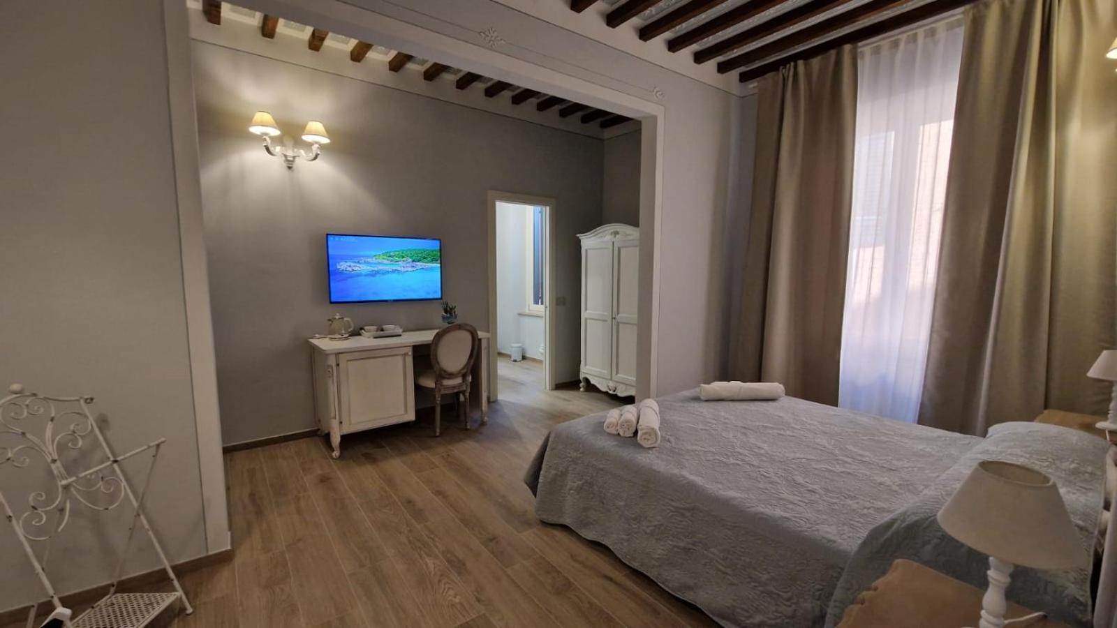 Large Double Room photo 3