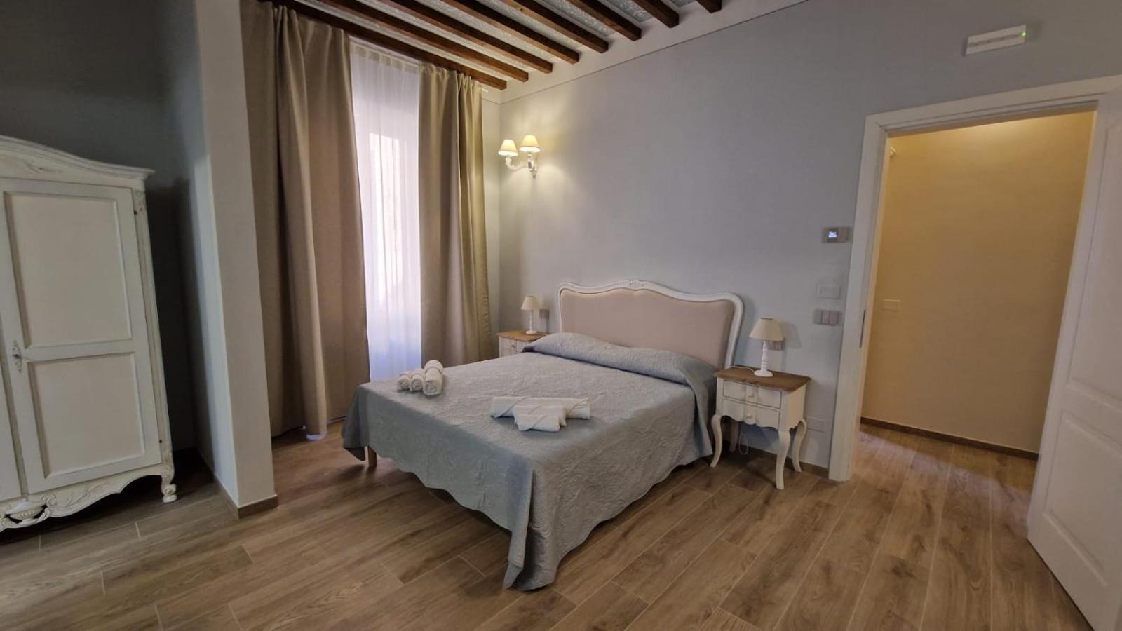Large Double Room photo 1