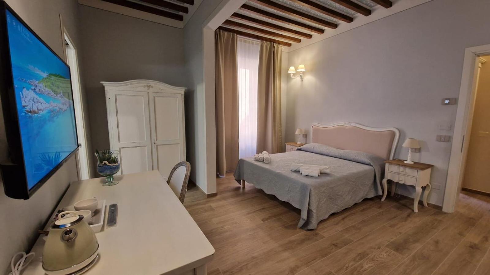 Large Double Room photo 2