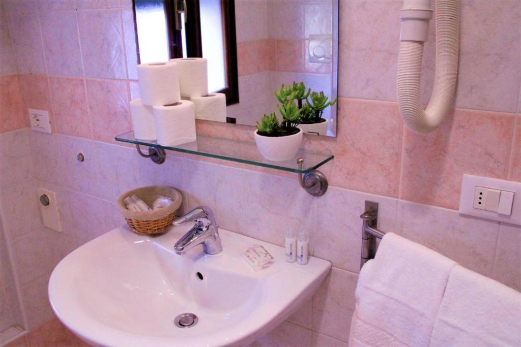 Two-Bedroom Suite - Photo 8