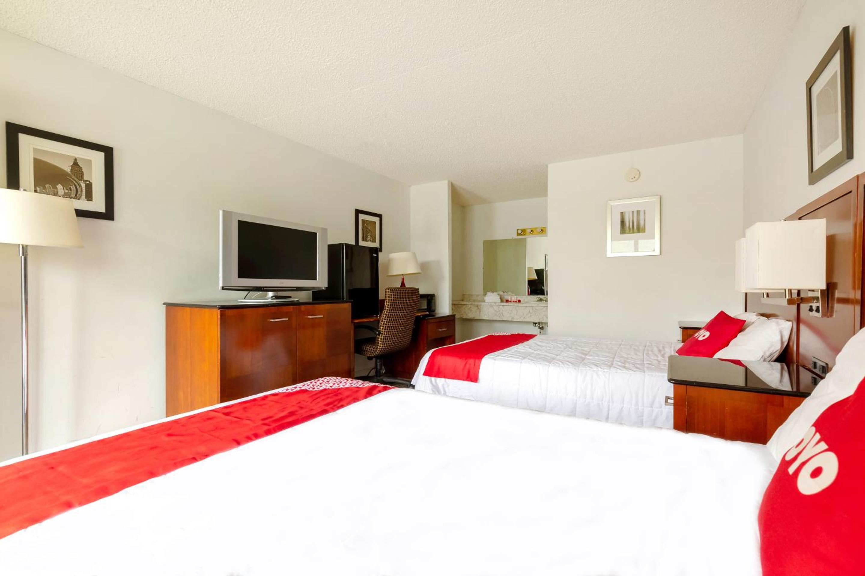 Double Room with Two Double Beds Smoking - Photo 2