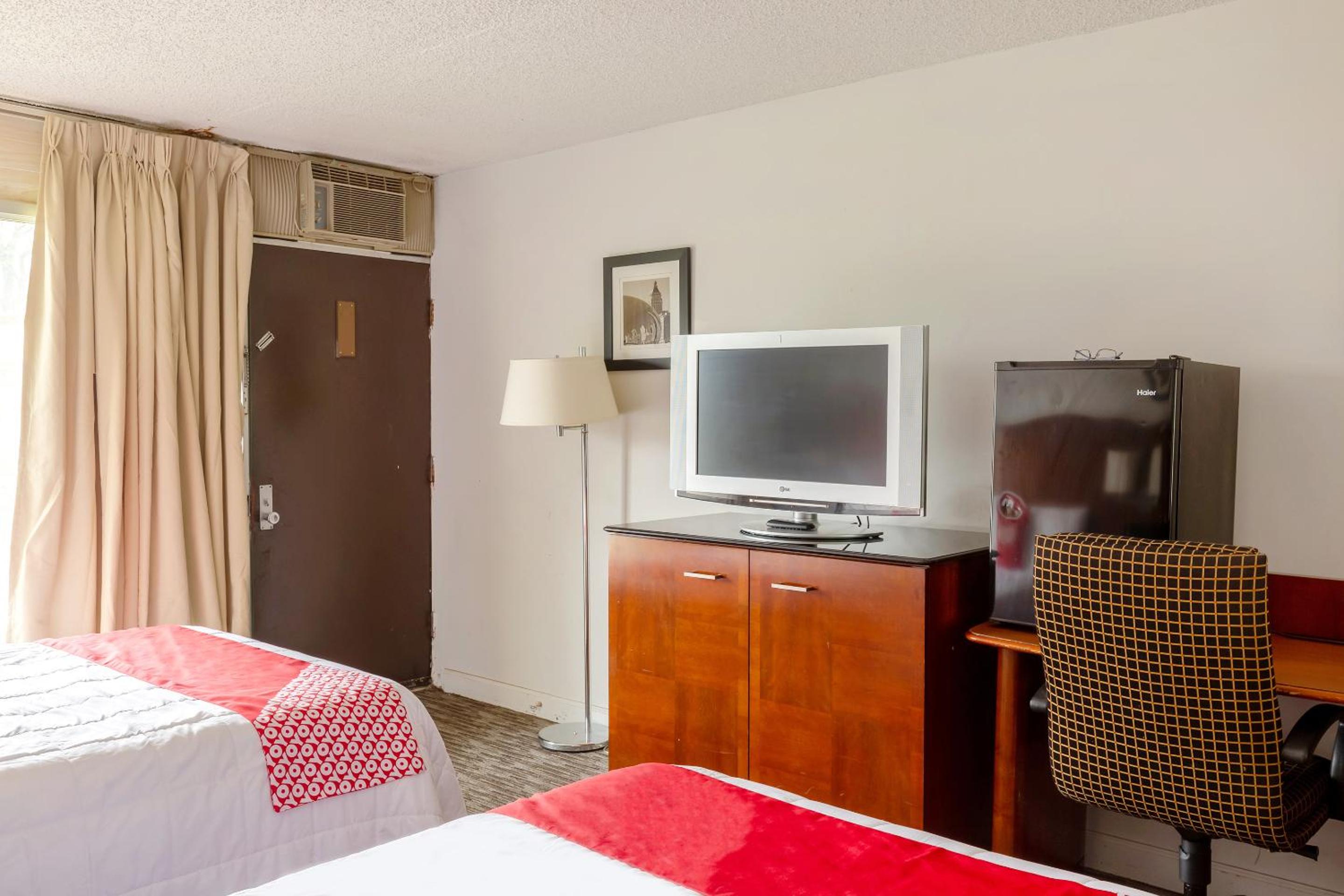 Double Room with Two Double Beds Smoking - Photo 3