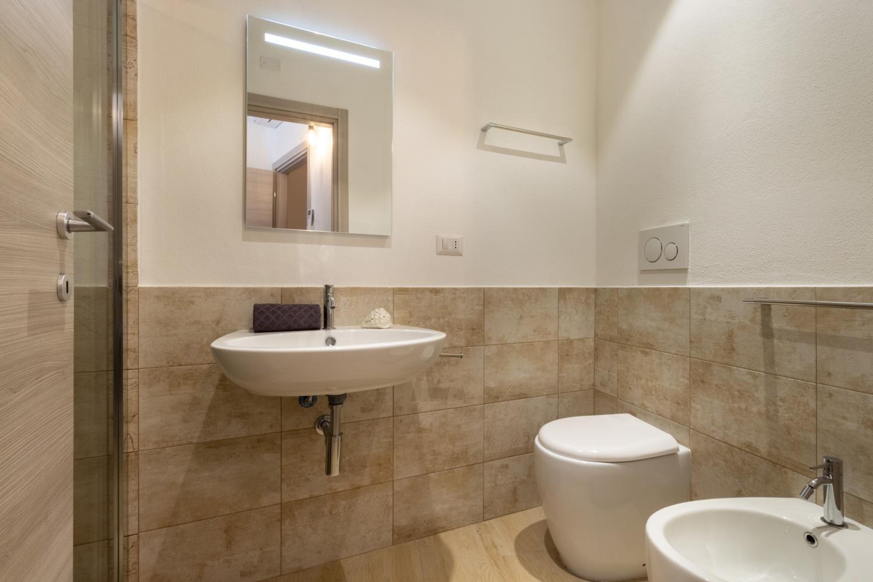 Double Room with Balcony - Photo 4