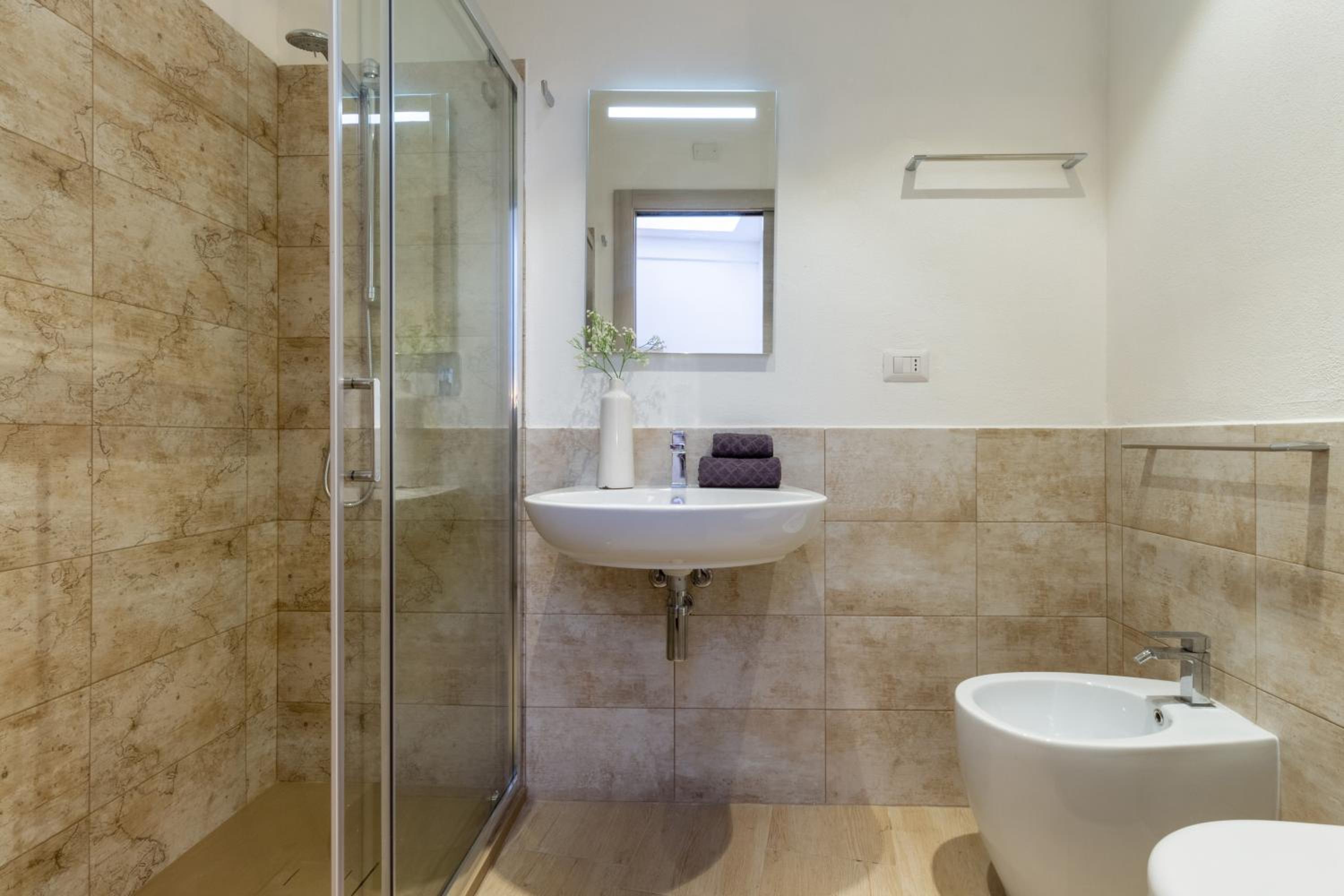 Double Room with Private Bathroom - Photo 5