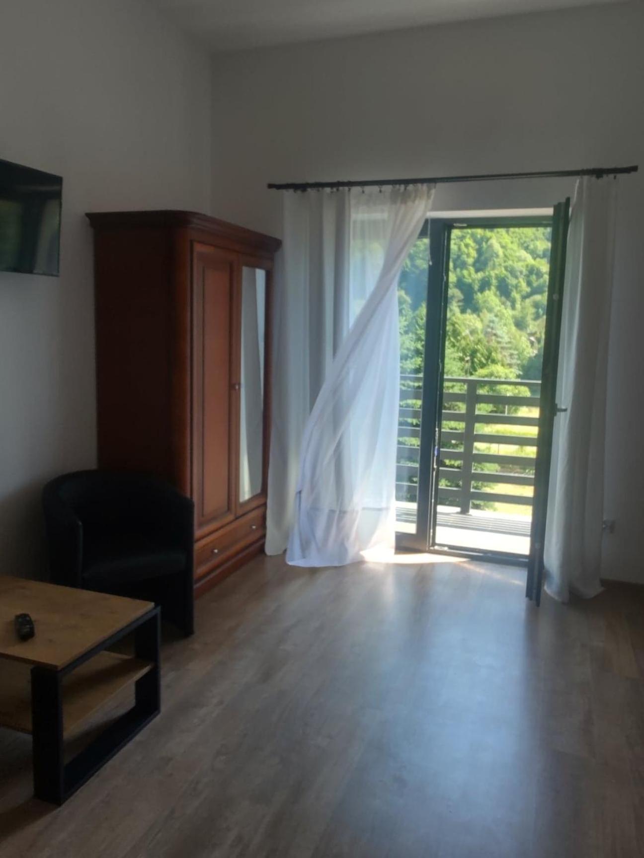 Quadruple Room with Balcony - Photo 9