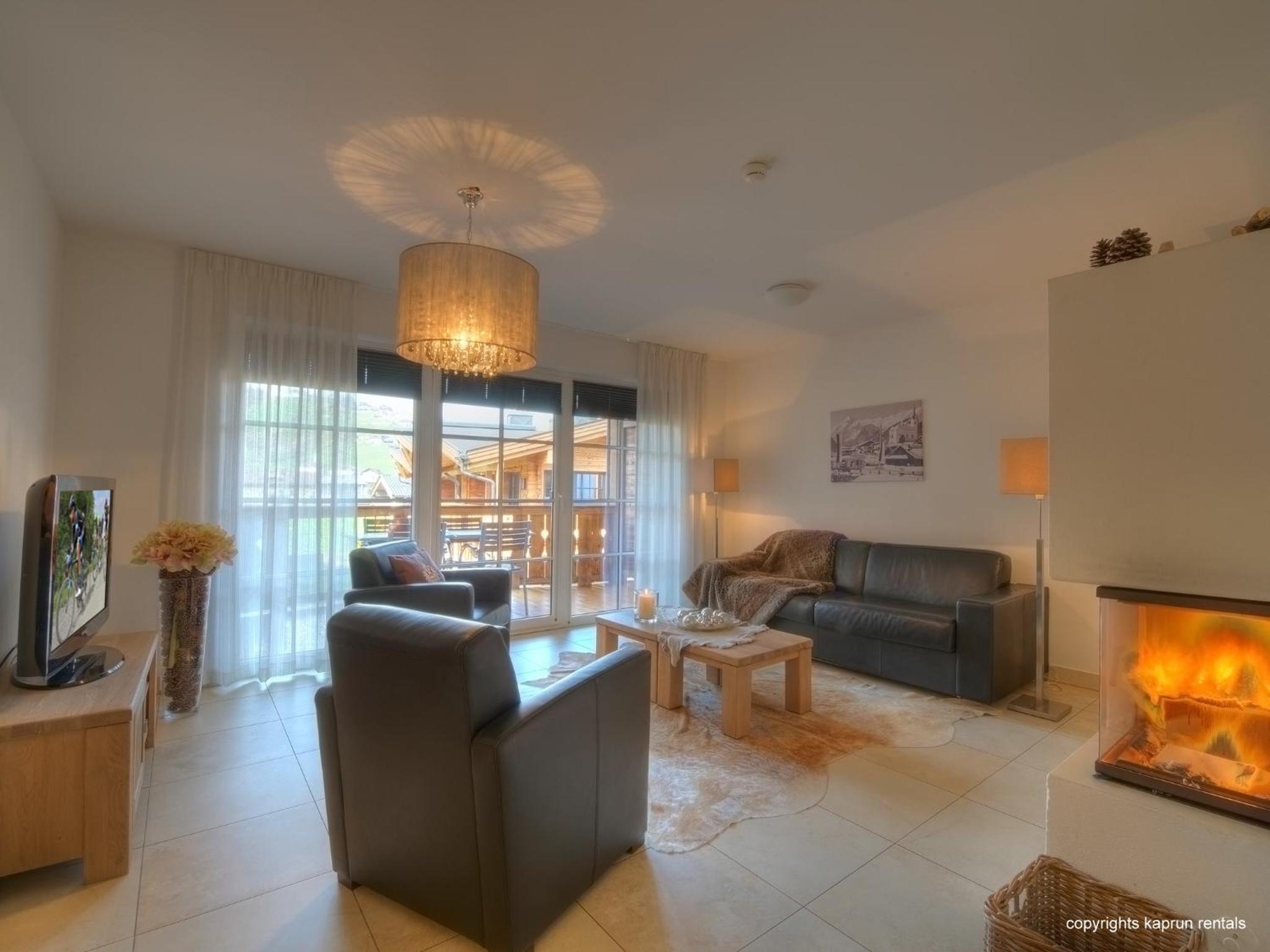 Deluxe Two-Bedroom Apartment with Balcony and Mountain View photo 1