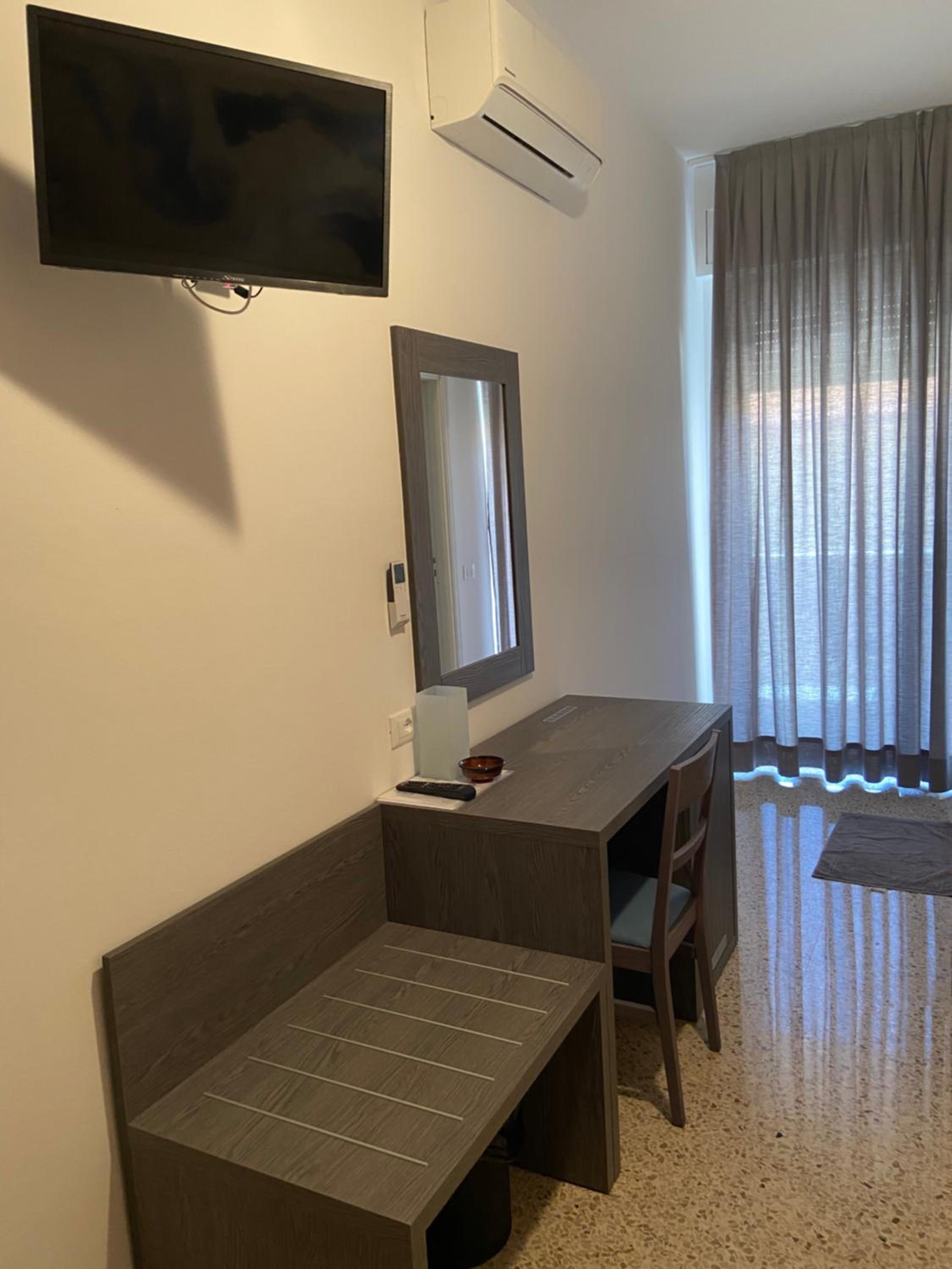 Superior Single Roomwith with Balcony and Lateral Sea View, photo 6