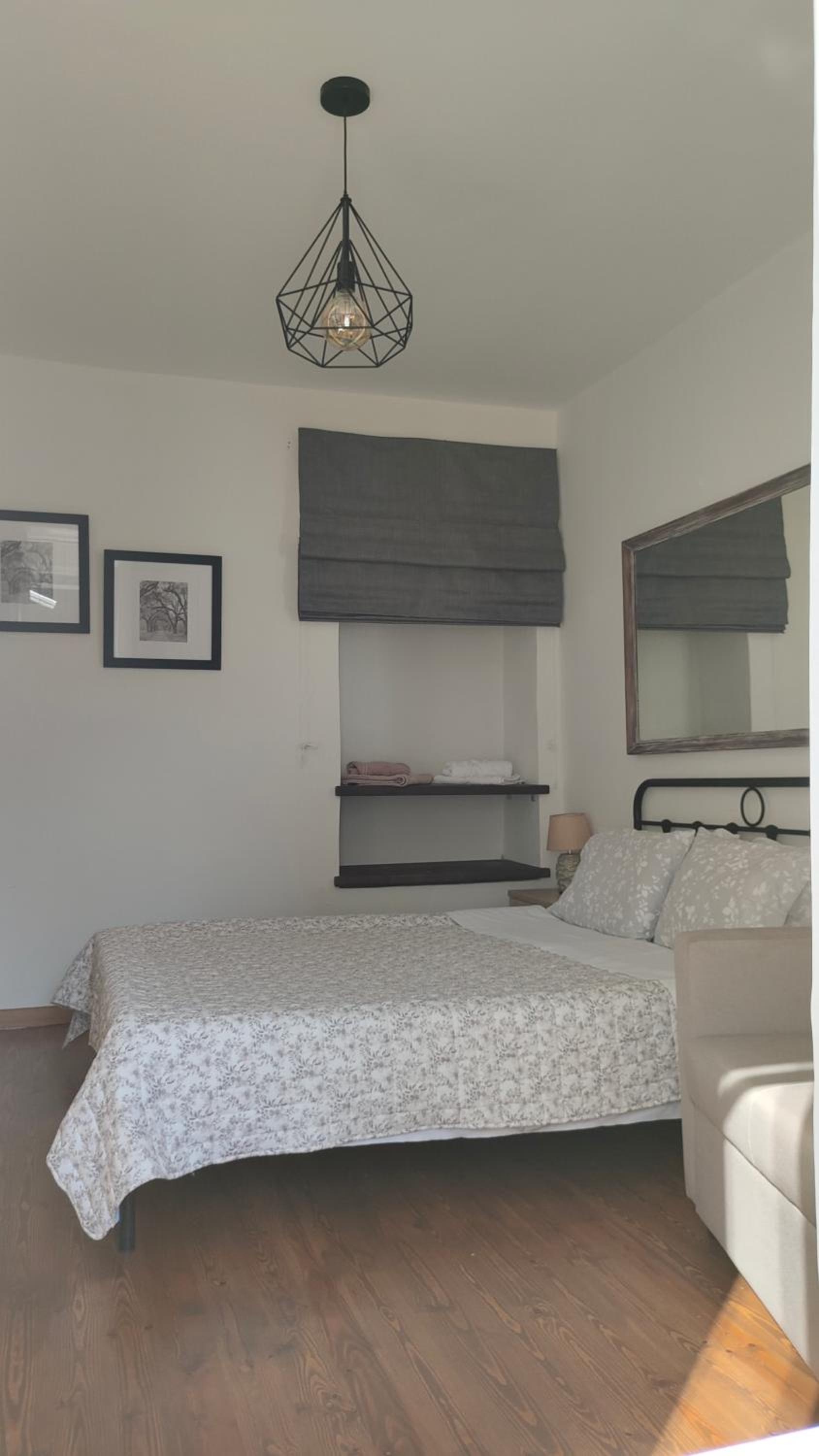 One-Bedroom House - Photo 26