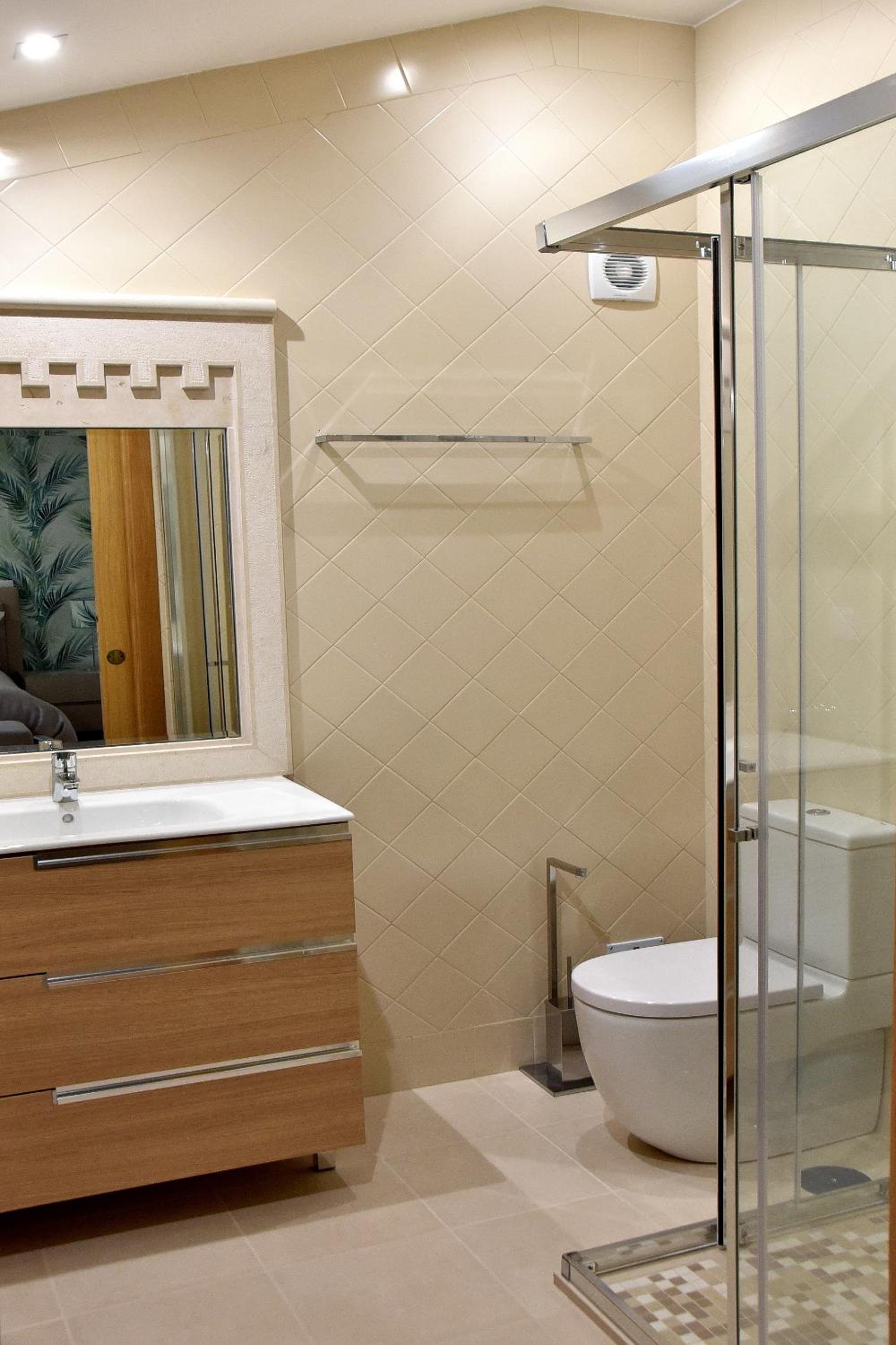 Double Room with Balcony - Photo 2
