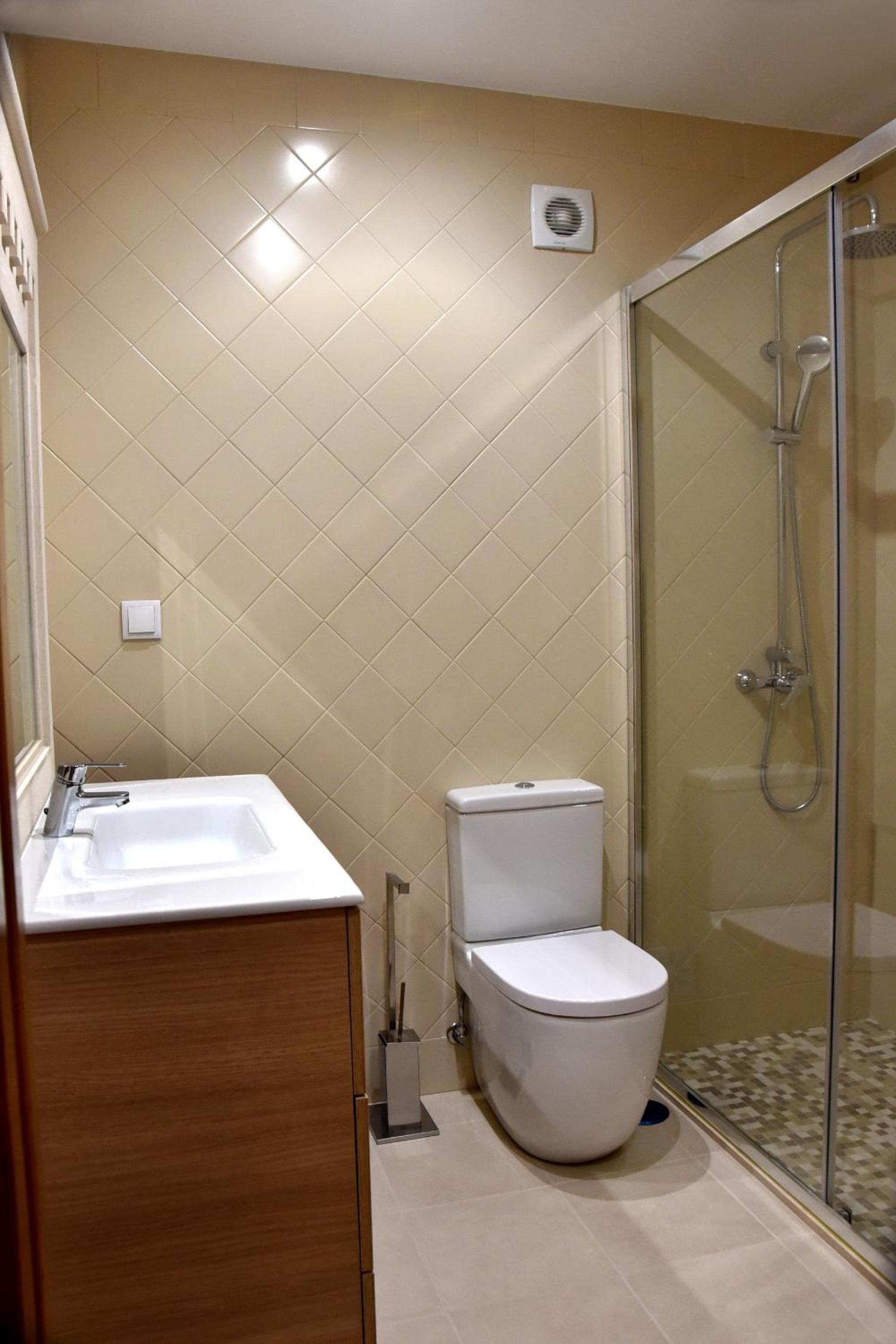 Twin Room - Photo 3
