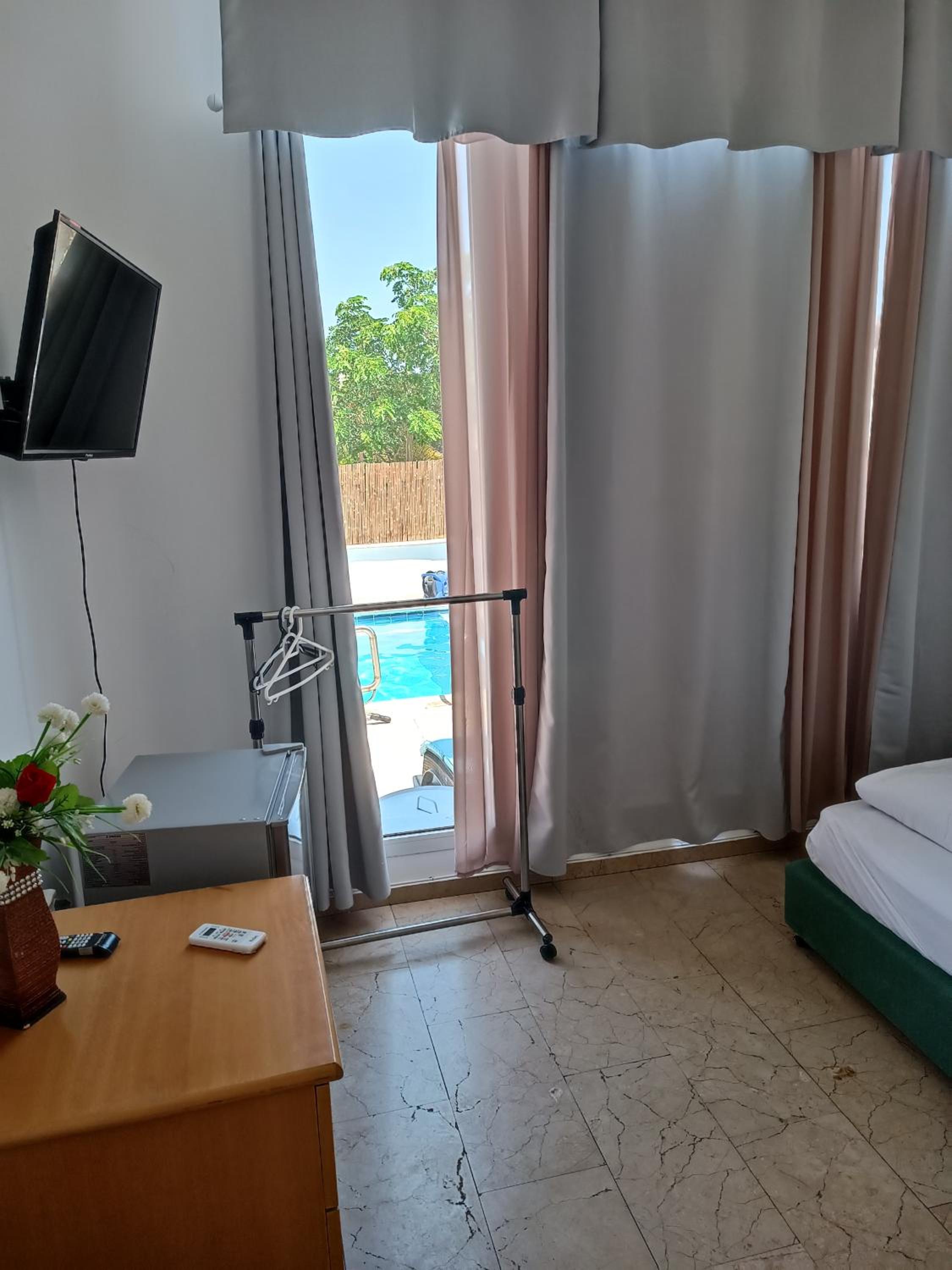 Double Room with Shared Bathroom photo 2