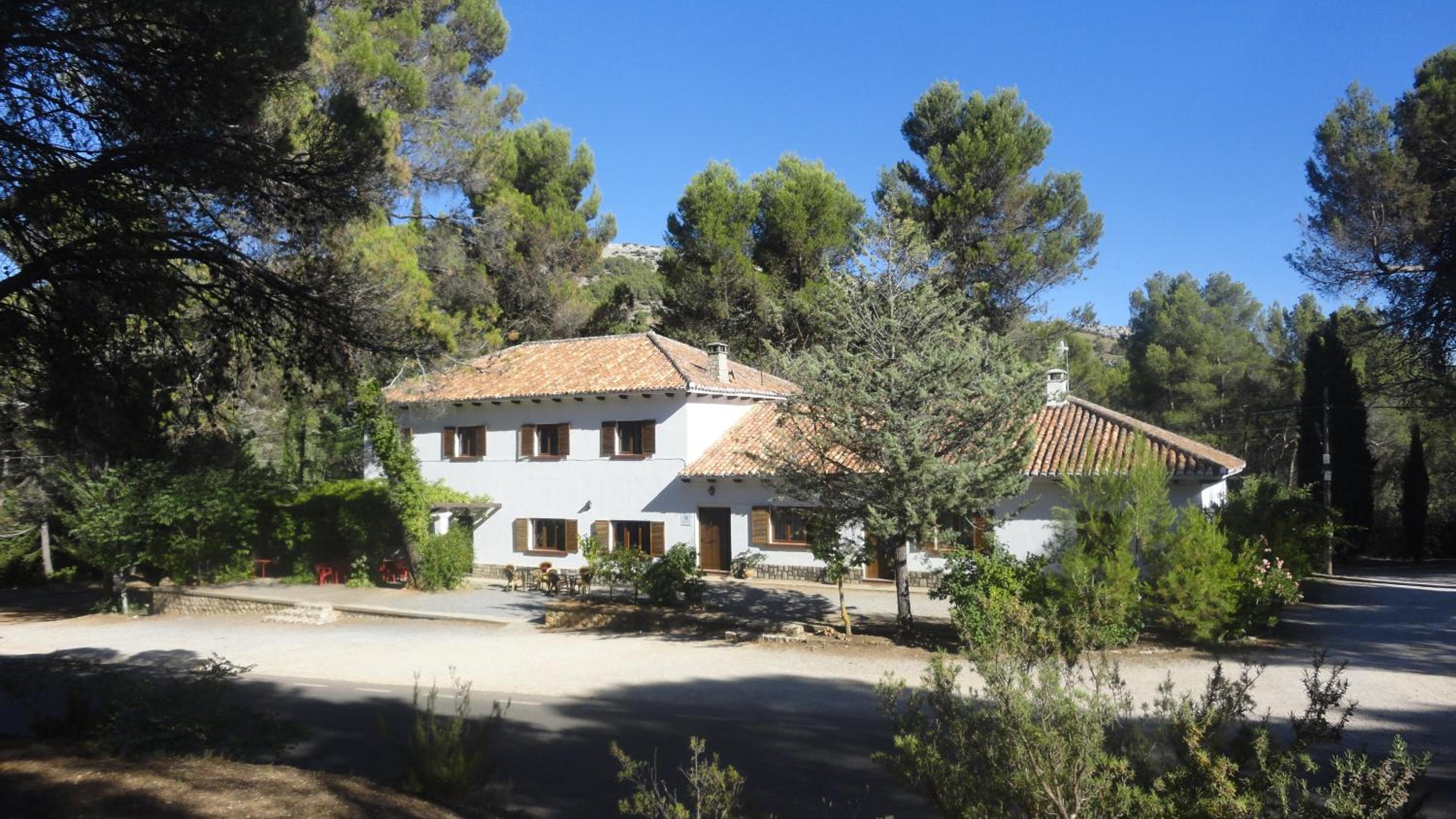 Five-Bedroom House - Photo 1
