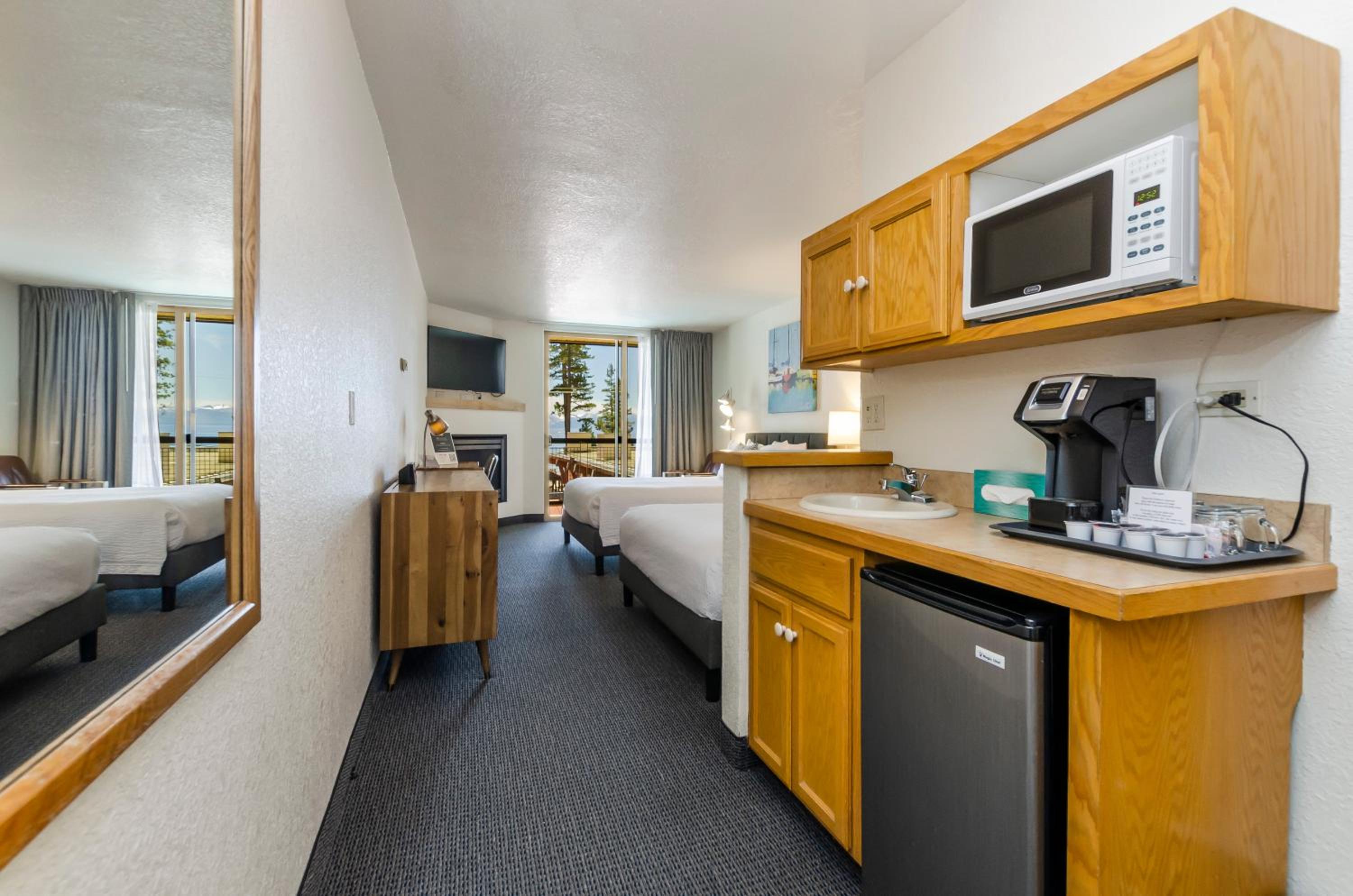 Double Room with Balcony - Photo 3