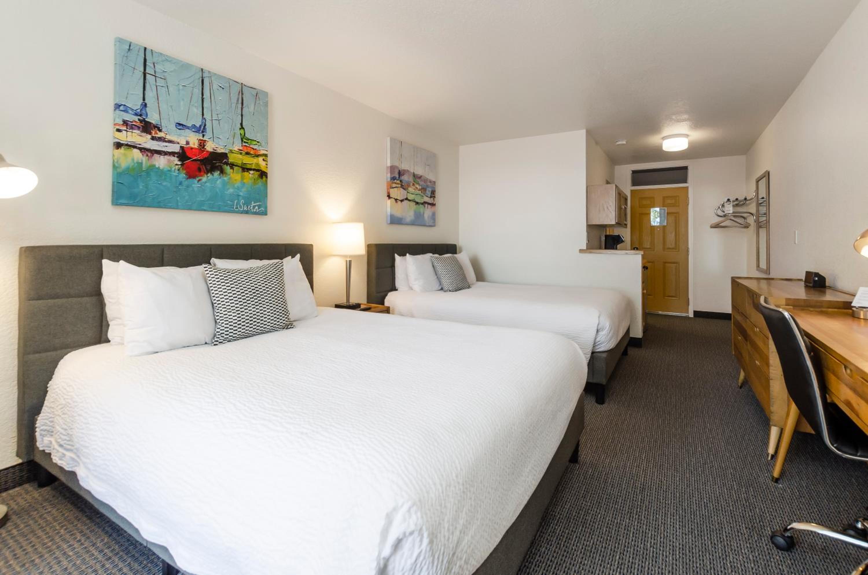 Double Room with Balcony - Photo 2
