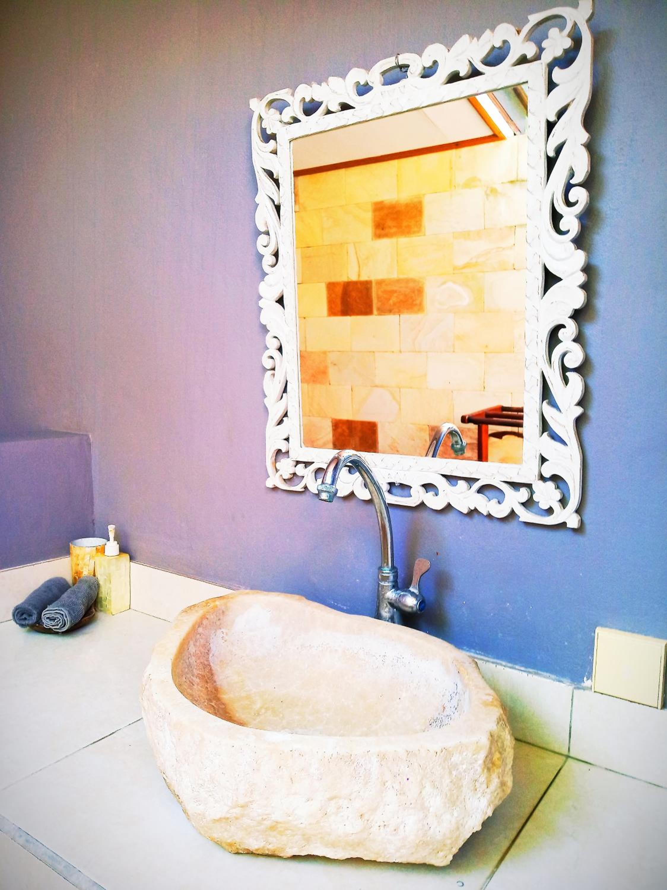 Double Room with Pool View - Photo 8