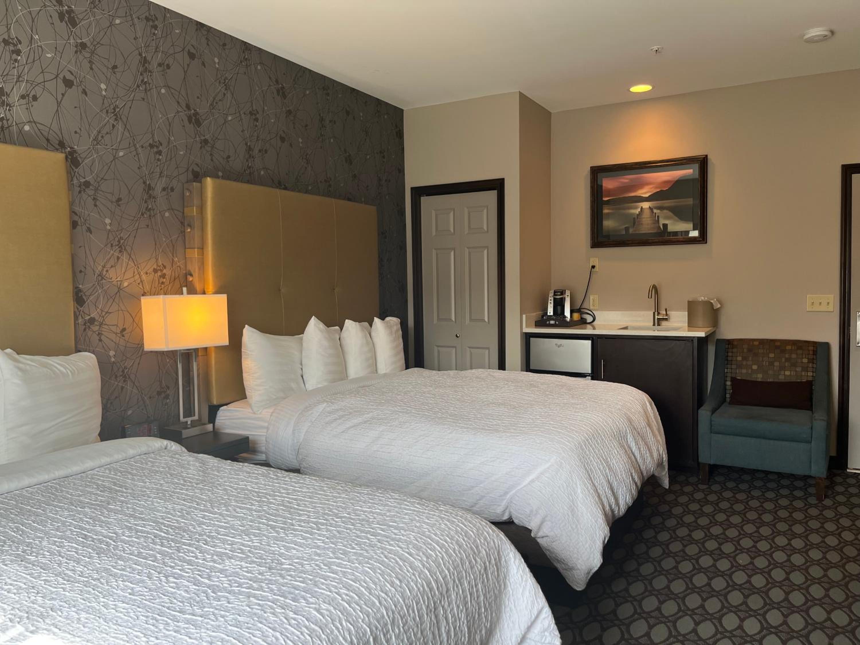 Deluxe Queen Room With Two Queen Beds