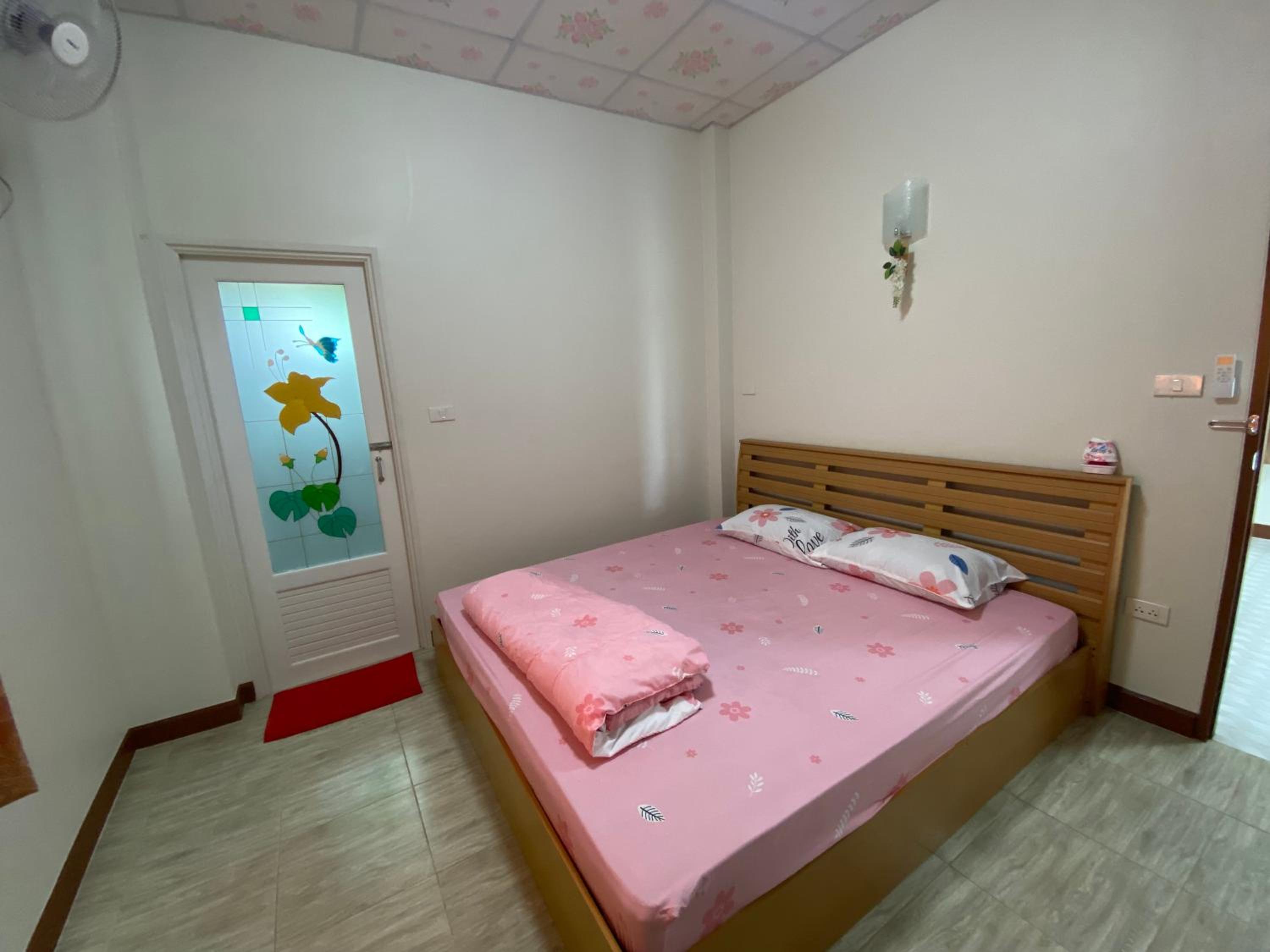 Two-Bedroom House - Photo 1