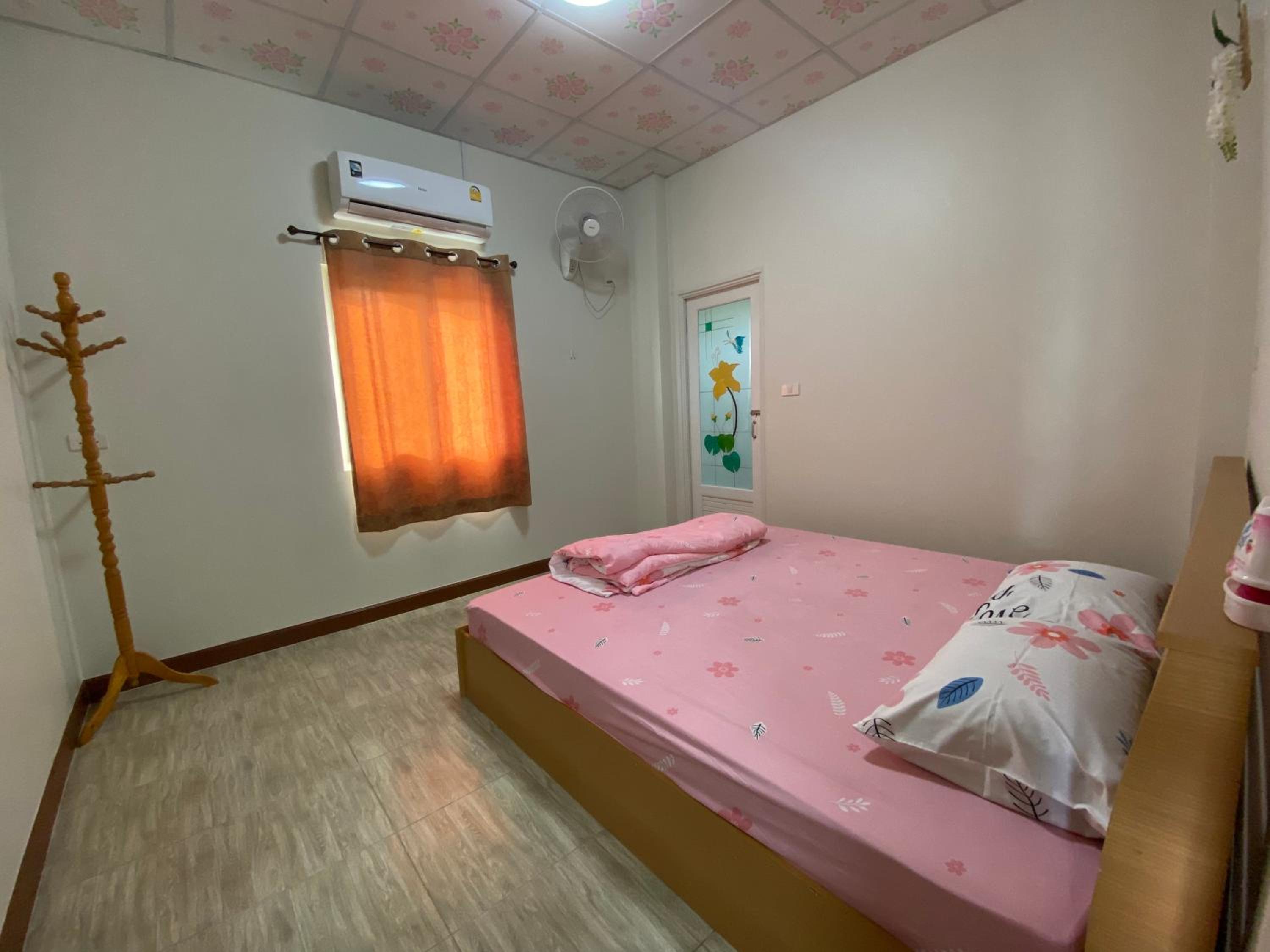 Two-Bedroom House - Photo 12