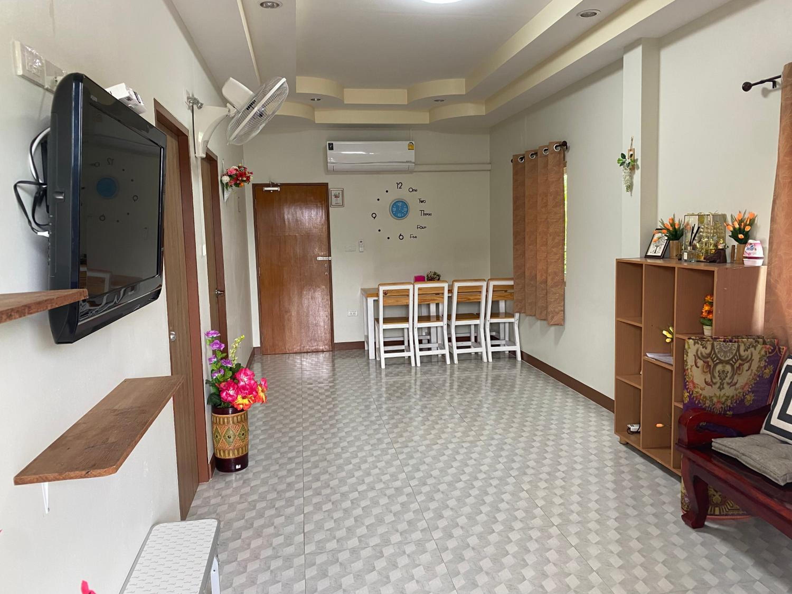 Two-Bedroom House - Photo 10