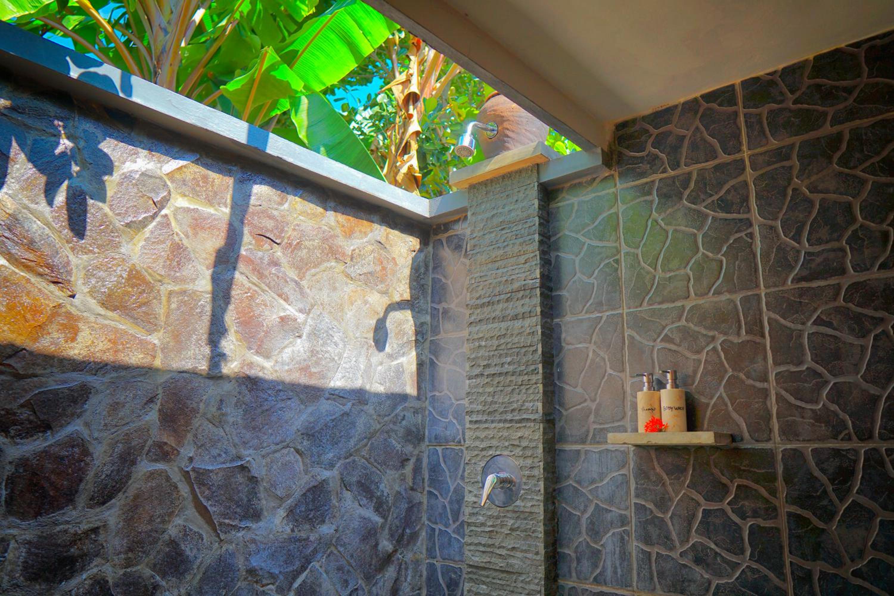 One-Bedroom Bungalow - Photo 8