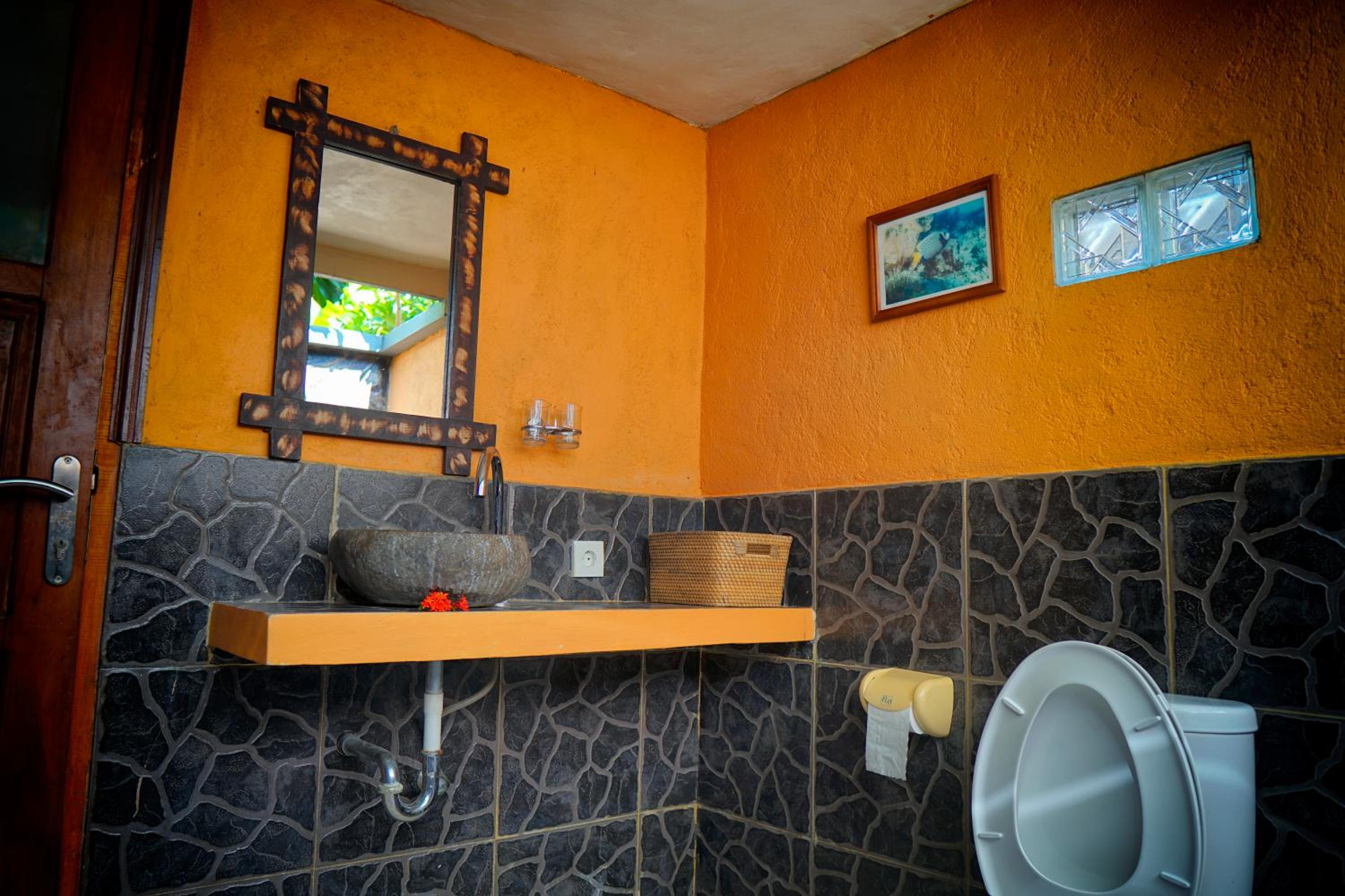 One-Bedroom Bungalow - Photo 9