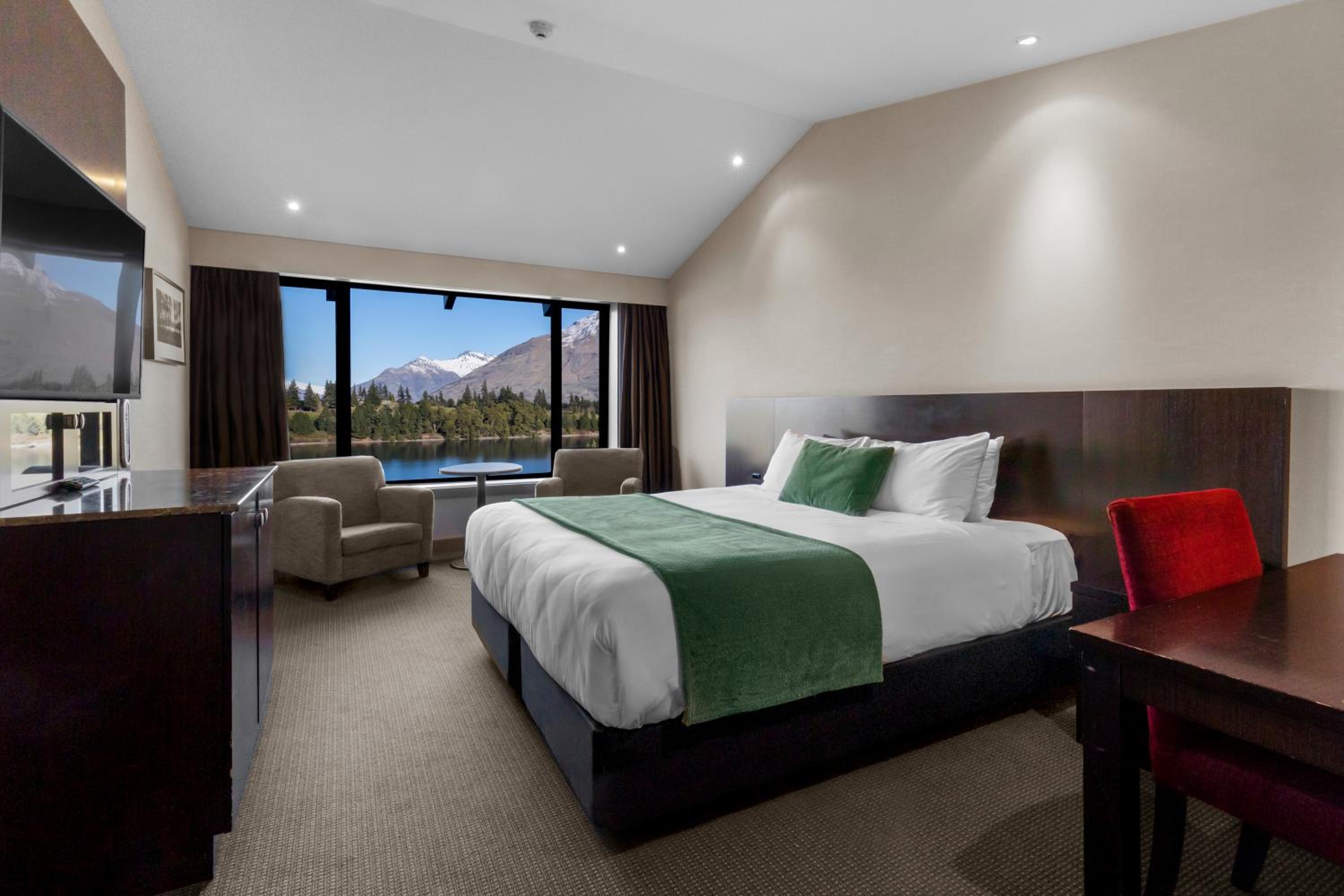 Superior King with Lake Views - Photo 1