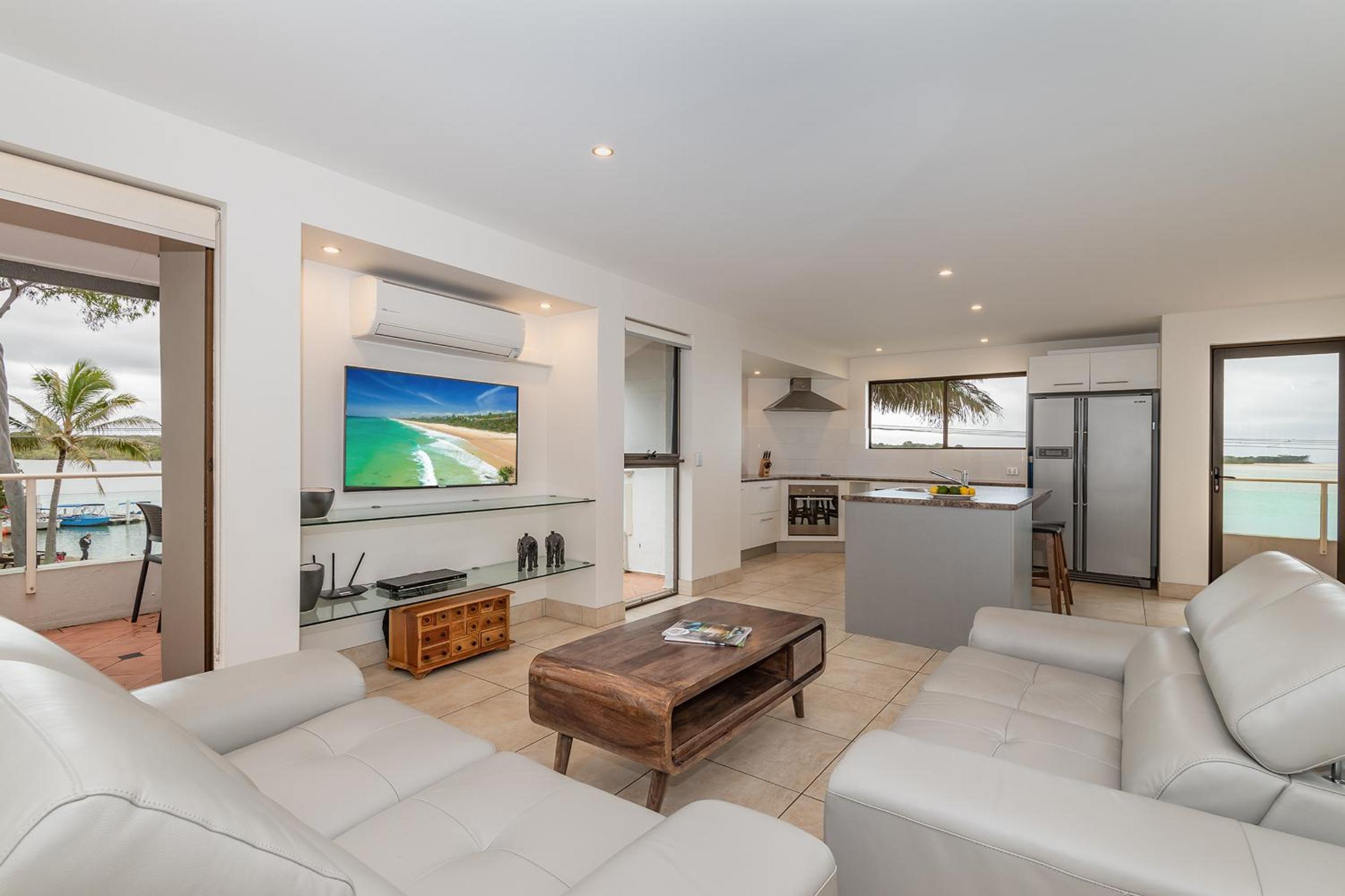 Deluxe Two-Bedroom Apartment - Water Front photo 2