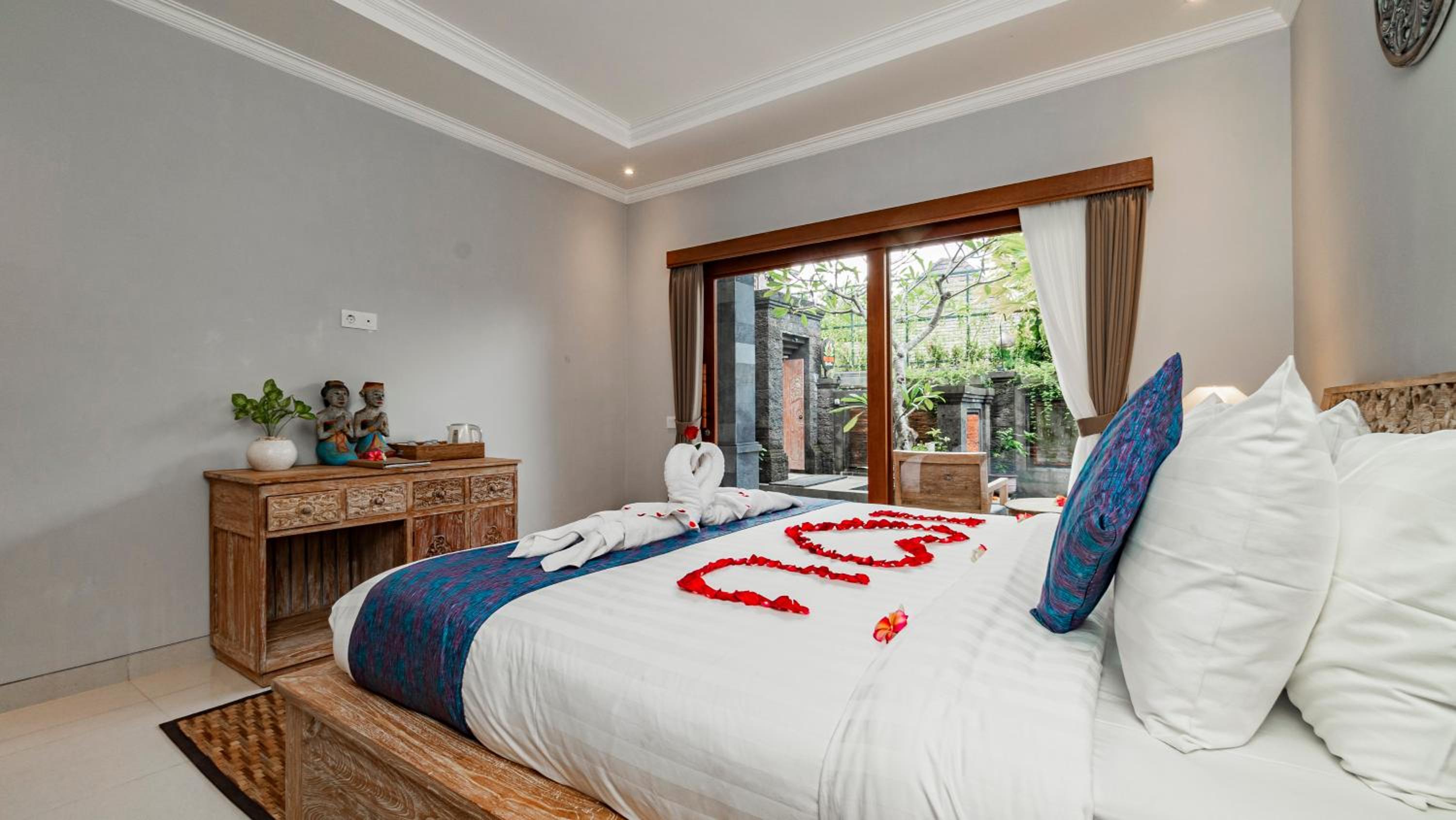 Double Room with Pool View - Photo 5