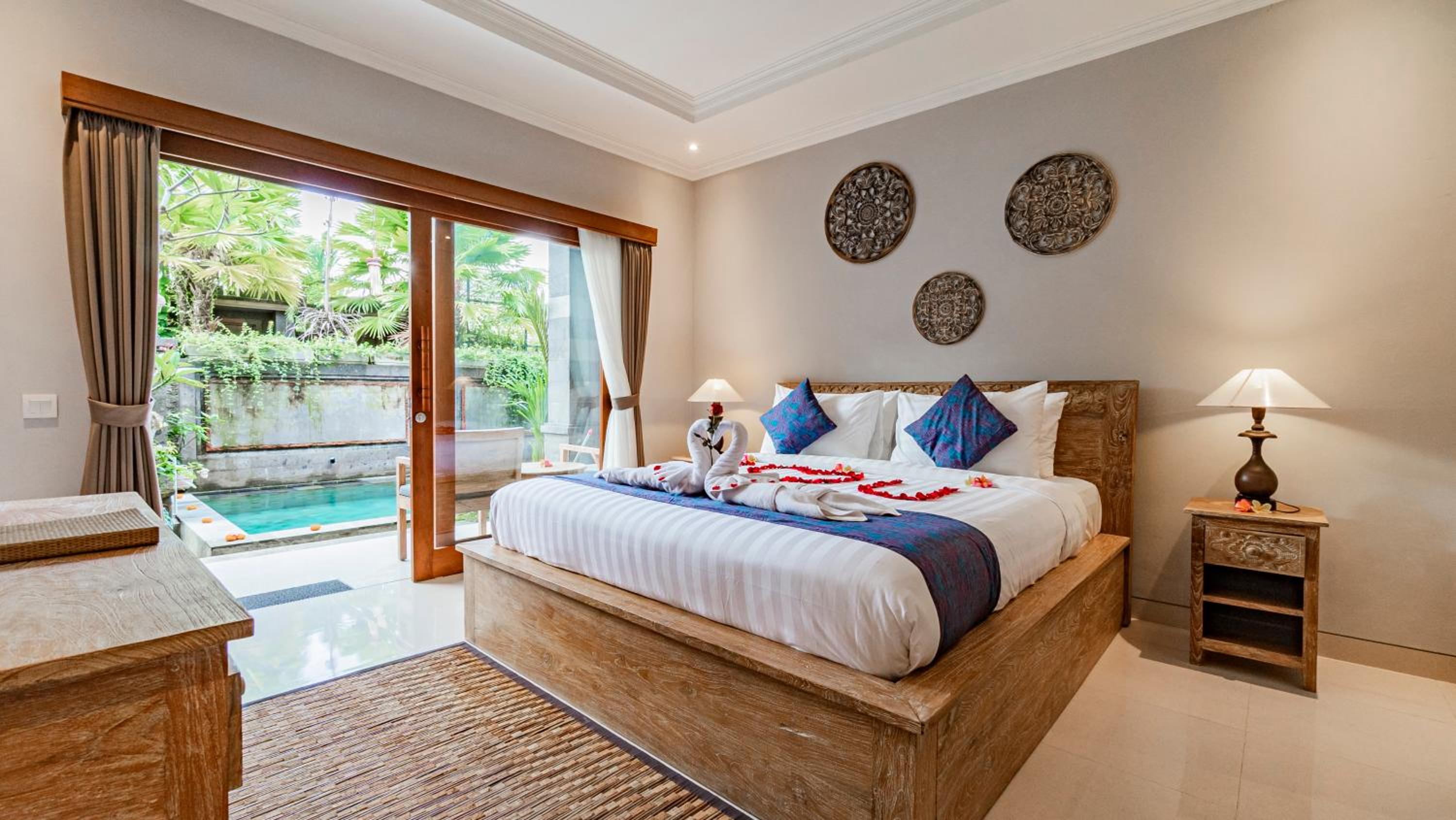 Double Room with Pool View - Photo 6