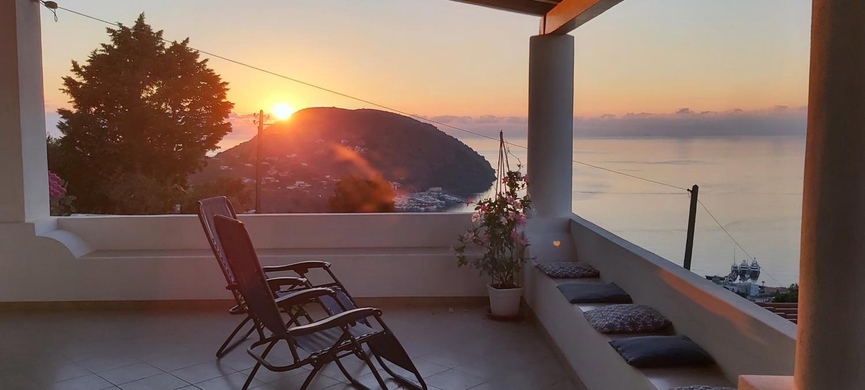 Deluxe Double Room with Sea View - Photo 1