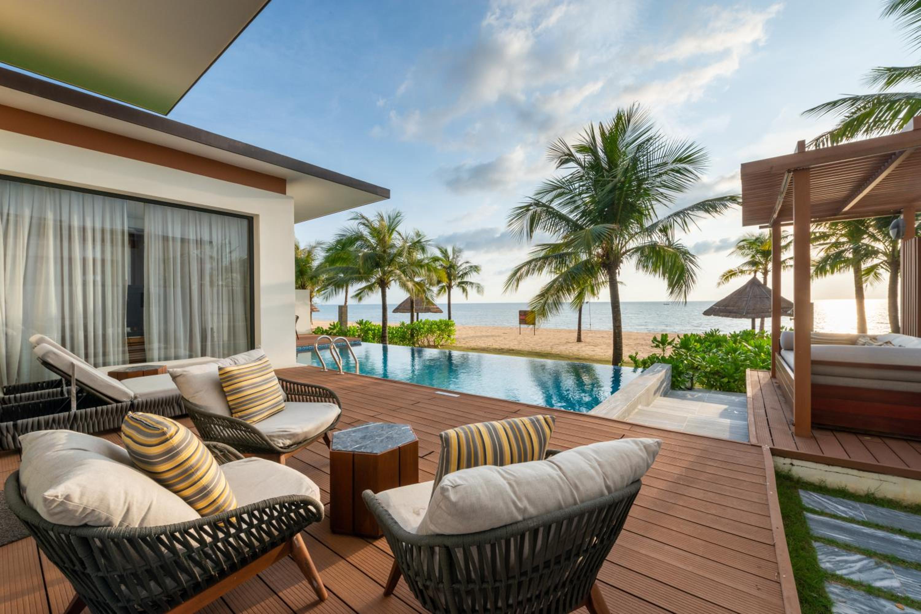 Three-Bedroom Beach Front Villa with Private Pool - Photo 9