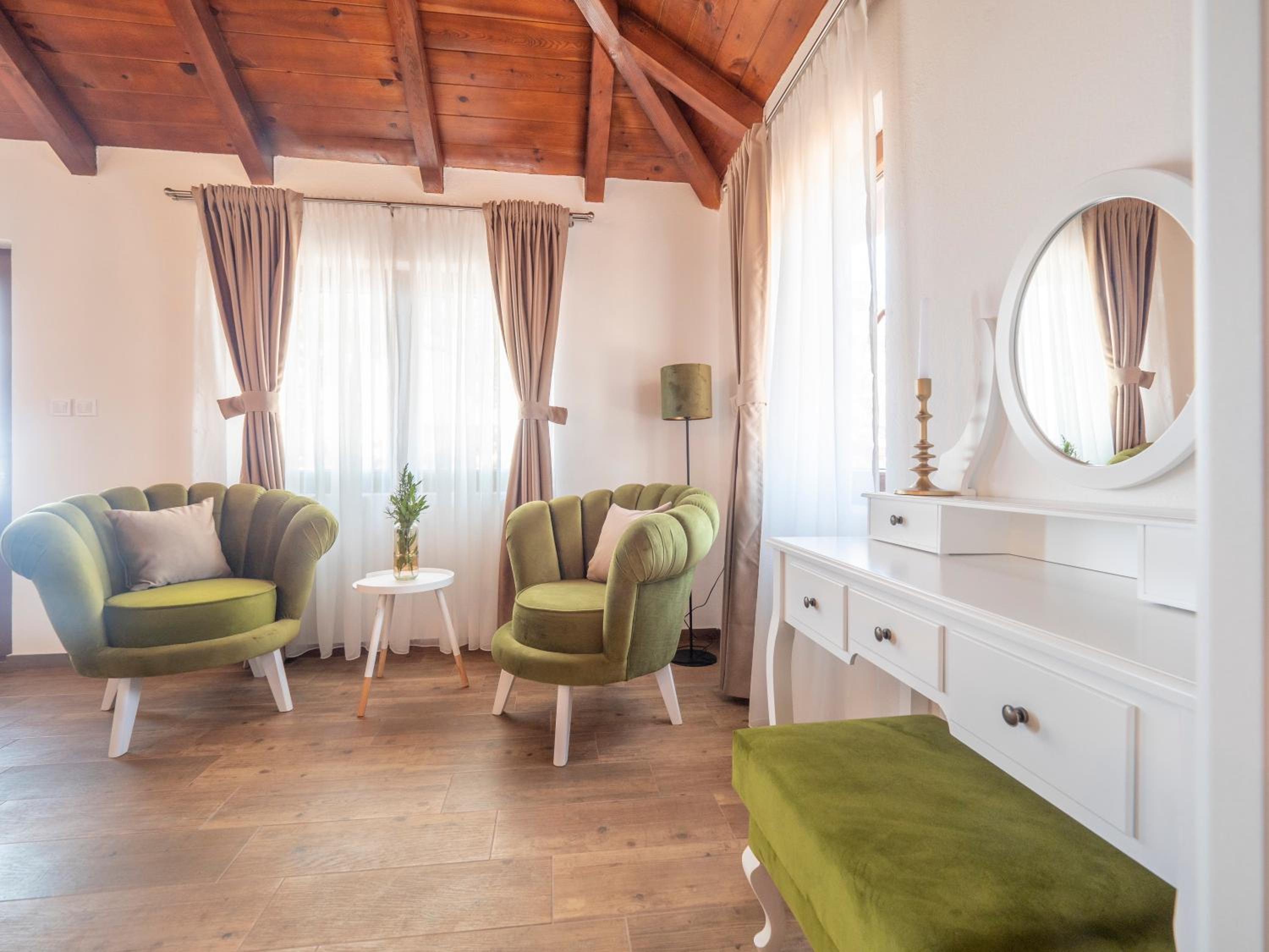 Suite with Hot Tub - Photo 16